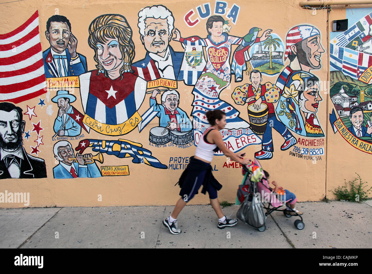 Jan 11, 2011 - Miami, Floride, États-Unis - Colorful wall graffiti murale dans la communauté de l'influence de Cuba la petite havane. Little Havana (La Pequena Habana) est un quartier au sein de la ville de Miami. La maison à beaucoup de résidents immigrés cubains. Little Havana est noté comme un centre de développement social, culturel, et poli Banque D'Images