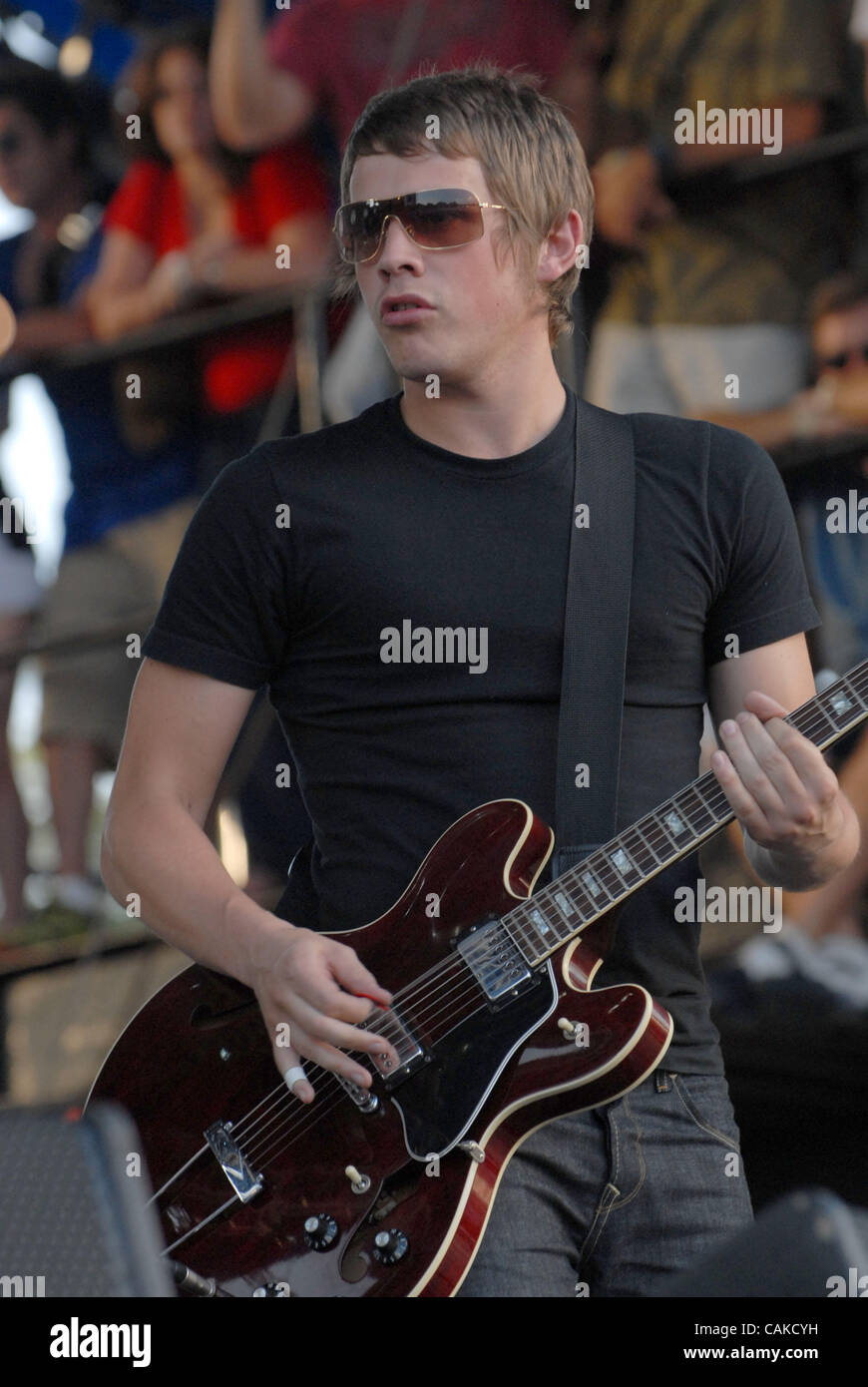15 septembre 2007, Austin, TX, USA, le guitariste JAMIE COOK du groupe Arctic Monkeys en concert dans le cadre de l'Austin City Limits Music Festival qui a eu lieu à Zilker Park situé à Austin. Les trois jours du festival a attiré plus de 60 000 fans par jour. Copyright 2007 Jason Moore. Crédit obligatoire : Jason Banque D'Images 15 septembre 2007, Austin, TX, USA, le guitariste JAMIE COOK du groupe Arctic Monkeys en concert dans le cadre de l'Austin City Limits Music Festival qui a eu lieu à Zilker Park situé à Austin. Les trois jours du festival a attiré plus de 60 000 fans par jour. Copyright 2007 Jason Moore. Crédit obligatoire : Jason Banque D'Images