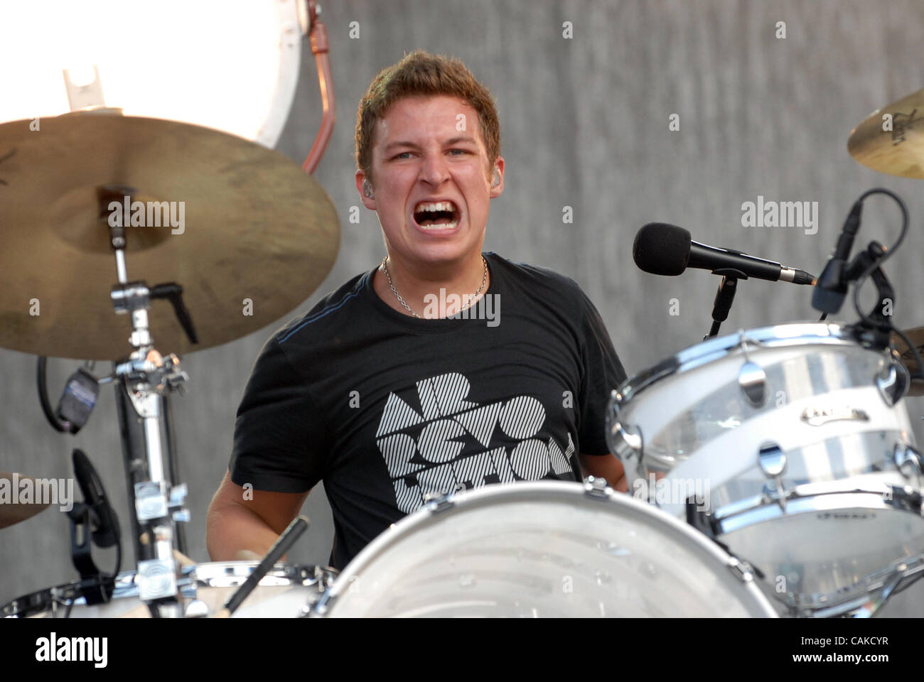 15 septembre 2007, Austin, TX, États-Unis d'Amérique, le batteur Matt HELDERS du groupe Arctic Monkeys en concert dans le cadre de l'Austin City Limits Music Festival qui a eu lieu à Zilker Park situé à Austin. Les trois jours du festival a attiré plus de 60 000 fans par jour. Copyright 2007 Jason Moore. Crédit obligatoire : Jason Banque D'Images 15 septembre 2007, Austin, TX, États-Unis d'Amérique, le batteur Matt HELDERS du groupe Arctic Monkeys en concert dans le cadre de l'Austin City Limits Music Festival qui a eu lieu à Zilker Park situé à Austin. Les trois jours du festival a attiré plus de 60 000 fans par jour. Copyright 2007 Jason Moore. Crédit obligatoire : Jason Banque D'Images