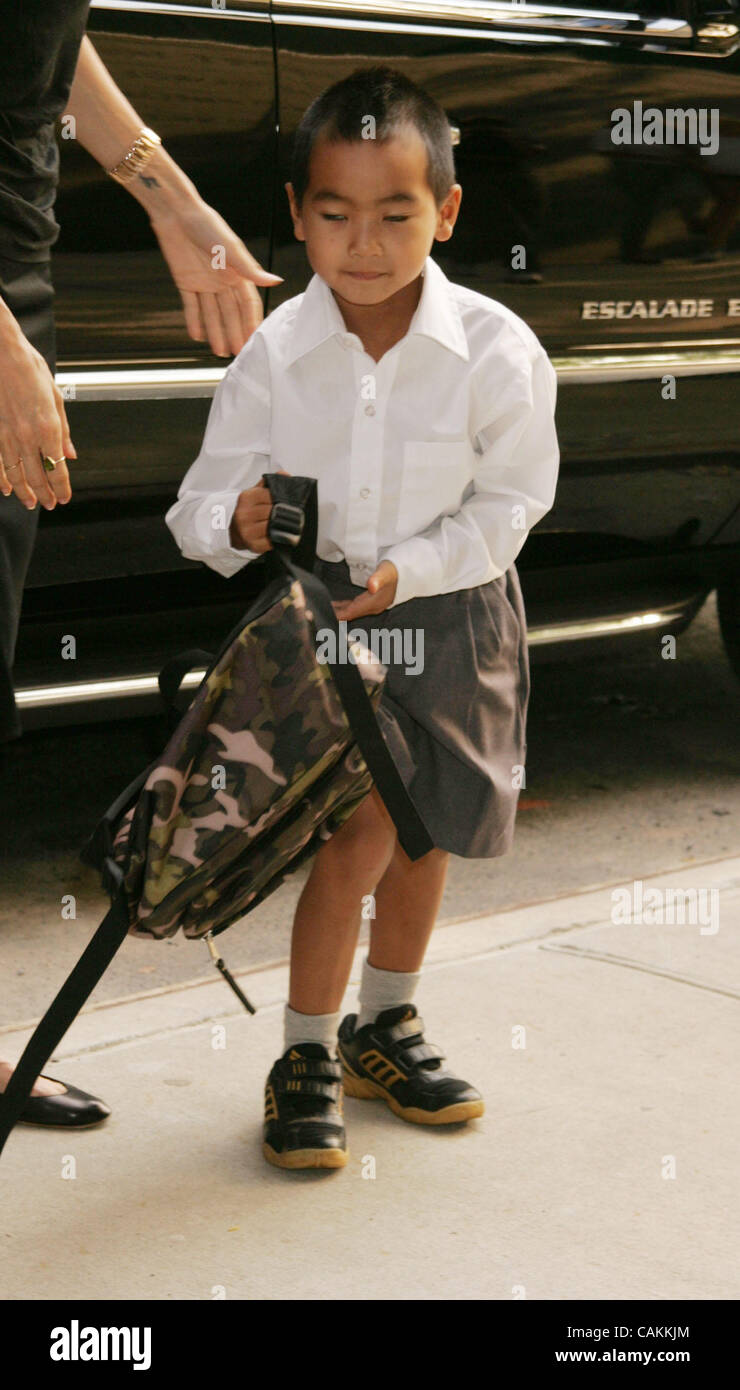 07 sept., 2007 - New York, NY, USA - MADDOX jolie-pitt va à l'école au Lycée Francais de New York . (Crédit Image : © Nancy/Kaszerman ZUMA Press) Banque D'Images