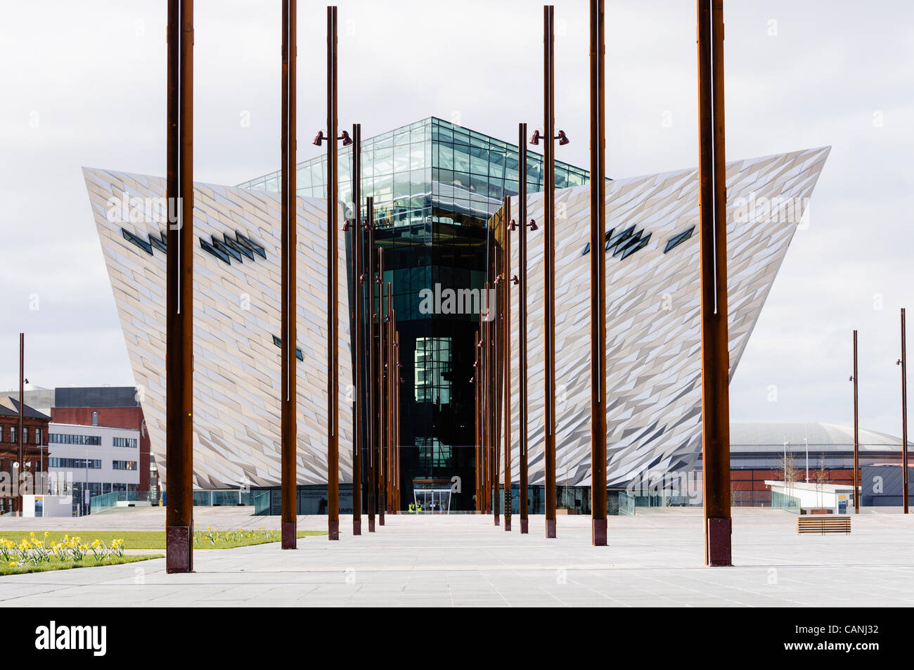 Signature Titanic Belfast en vue de la cale sèche sur laquelle Titanic et Olympiques ont été construites. Banque D'Images