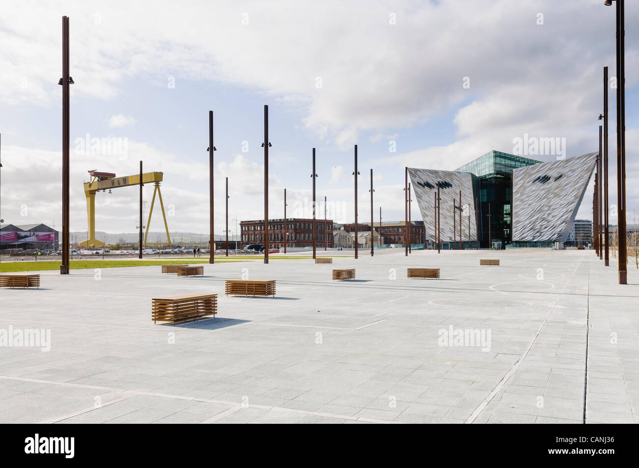 Signature Titanic Belfast en vue de la cale sèche sur laquelle Titanic et Olympiques ont été construites. Banque D'Images