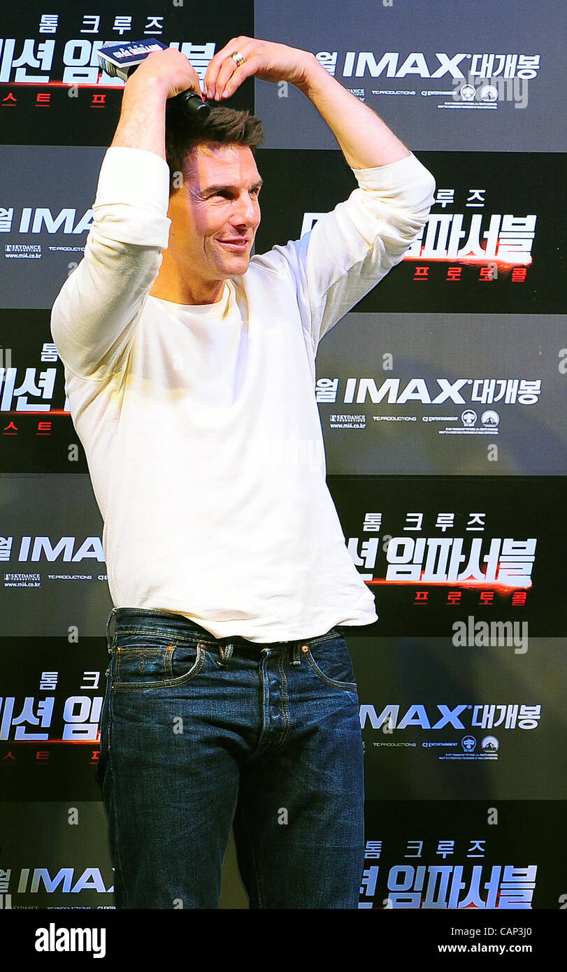 2 décembre 2011 - Séoul, Corée du Sud - Acteur Tom Cruise assiste à un événement promotionnel pour le film ''Mission : Impossible - Ghost Protocol'' à Times Square le 2 décembre 2011 à Séoul, Corée du Sud. (Crédit Image : © Jana Press/ZUMAPRESS.com) Banque D'Images