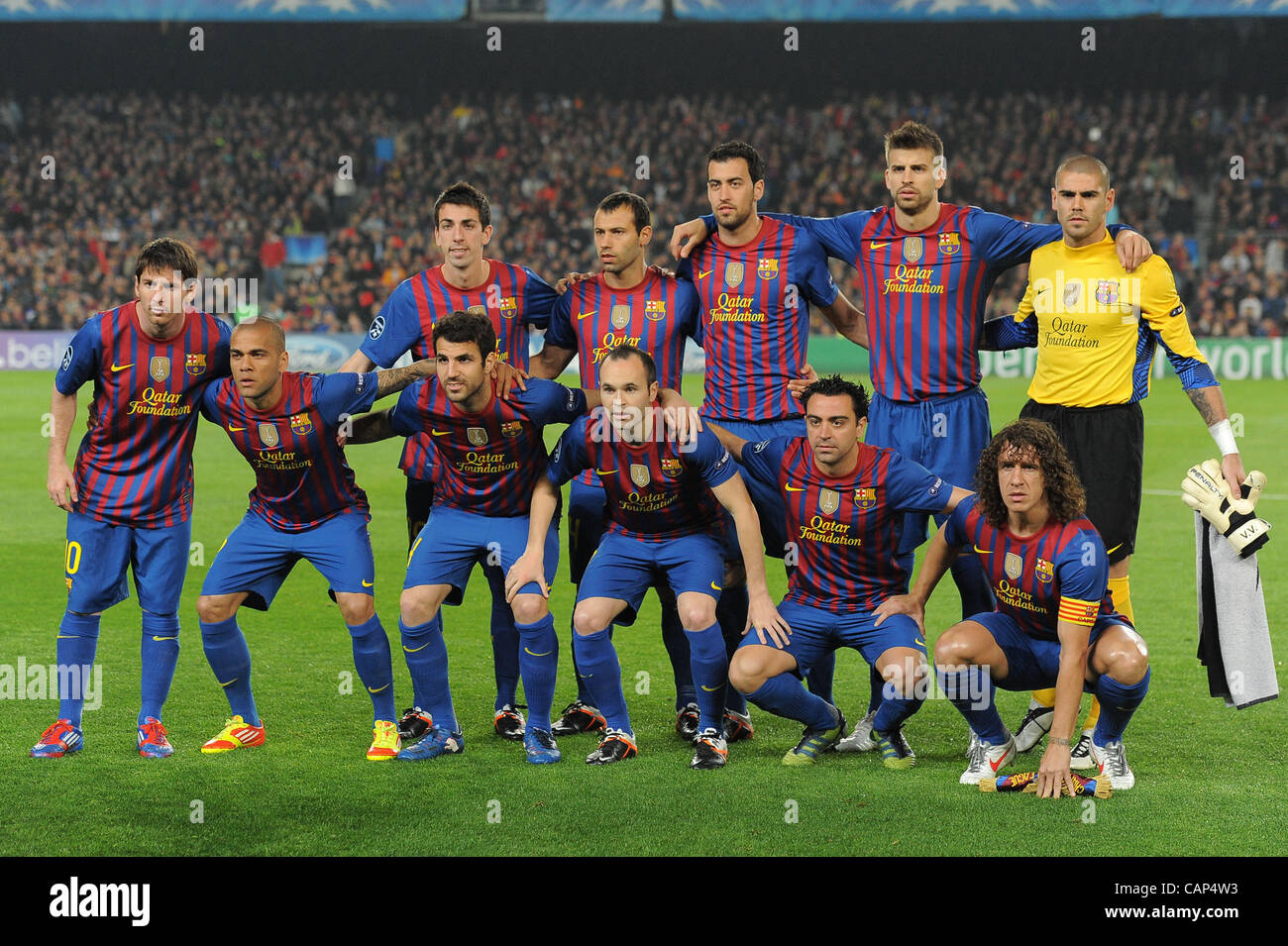 Barcellona line-up du groupe de l'équipe, le 3 avril 2012 - Football : l'équipe de Barcelone (groupe L-R) Isaac Cuenca, Javier Mascherano, Sergio Busquets, Gerard Pique, Victor Valdes, avant ; Lionel Messi, Daniel Alves, Andres Iniesta, Cesc Fabregas, Xavi, Carles Puyol avant de l'UEFA Champions League quart-f Banque D'Images