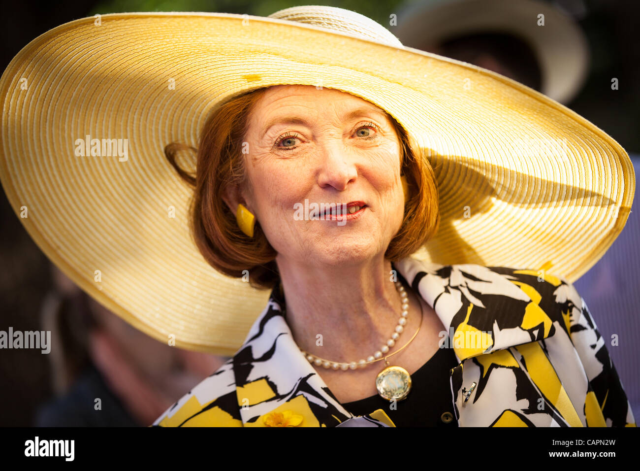 Un participant dans sa plus belle parade de Pâques dans le quartier historique à l'assemblée annuelle de l'Hat Chers promenade de Pâques le 7 avril, 2012 à Charleston, Caroline du Sud. Banque D'Images