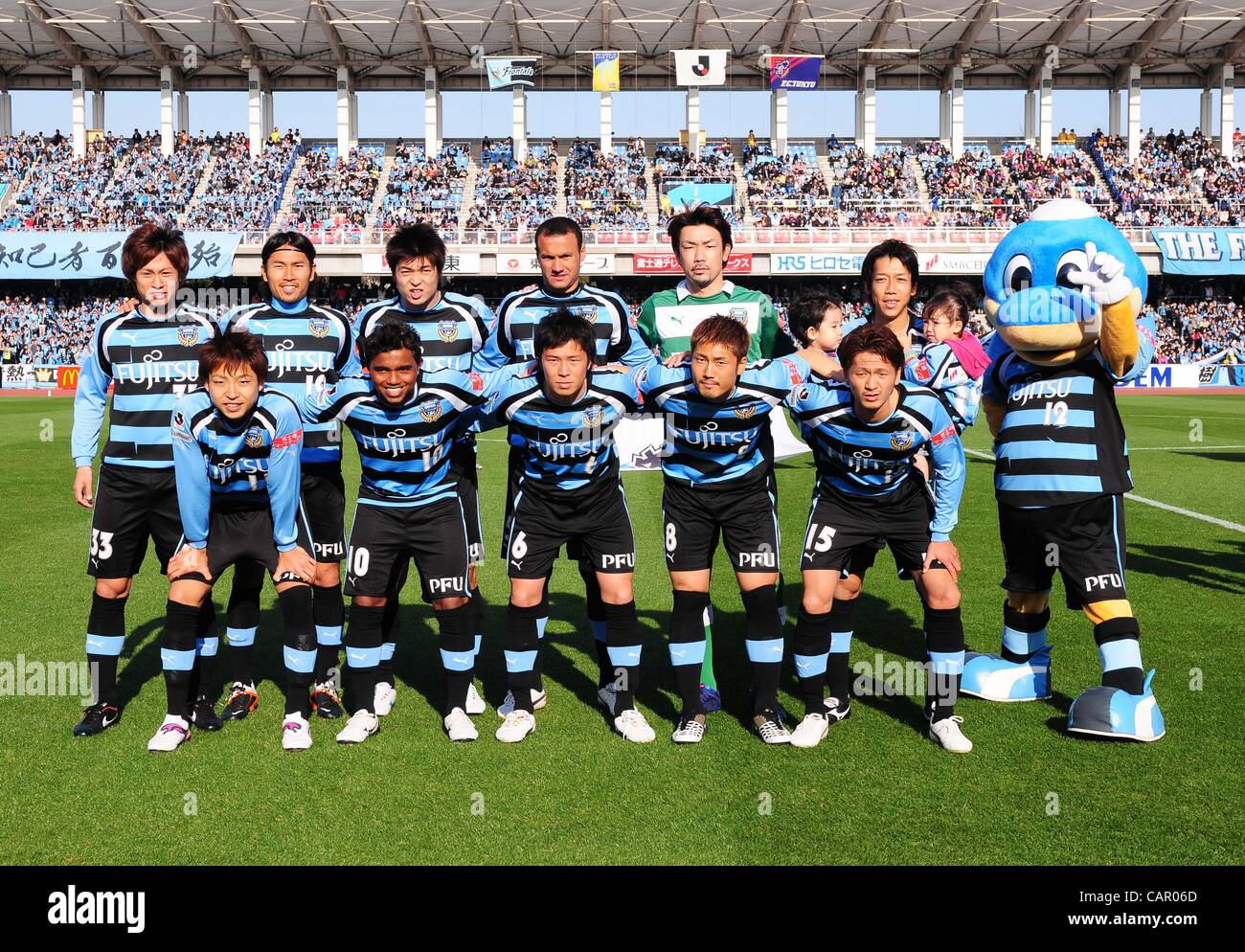 Groupe de l'équipe Kawasaki Frontale line-up, 8 avril 2012 - Football /  Soccer : Kawasaki Frontale joueurs (rangée du haut - de gauche à droite)  Shun Morishita, Kosei Shibasaki, Takuro Yajima, Jeci,