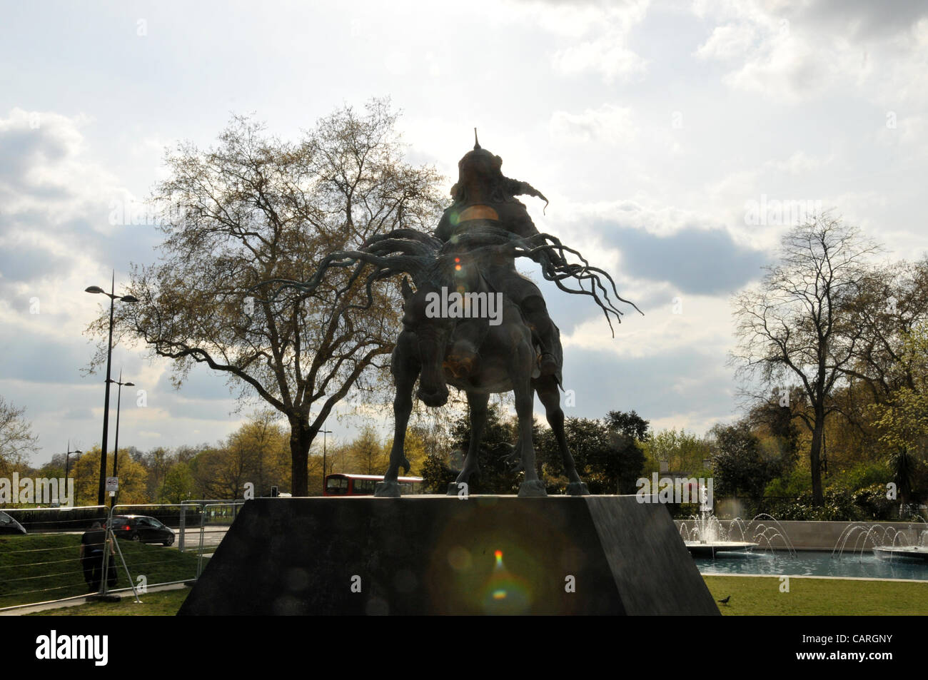 14 avril 2012. Une statue de bronze de Gengis Khan le chef mongol est dévoilé à Cumberland Gate, Marble Arch Londres. Dashi Namdakov sculpture faite par. Banque D'Images