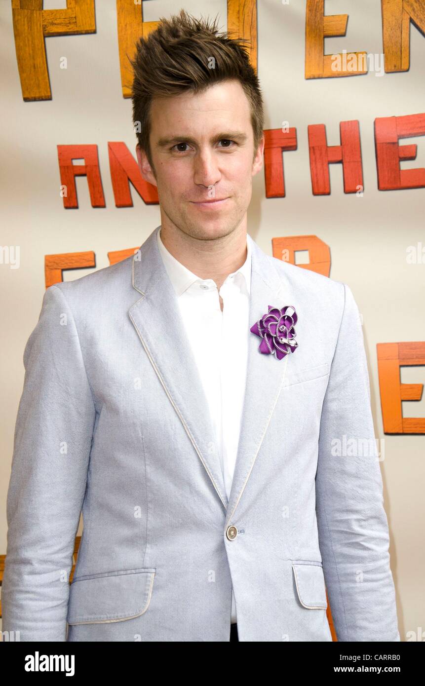 Gavin Creel présente à PETER ET L'ouverture à Broadway STARCATCHER nuit, le Brooks Atkinson Theatre, New York, NY Le 15 avril 2012. Photo par : Eric Reichbaum/Everett Collection Banque D'Images