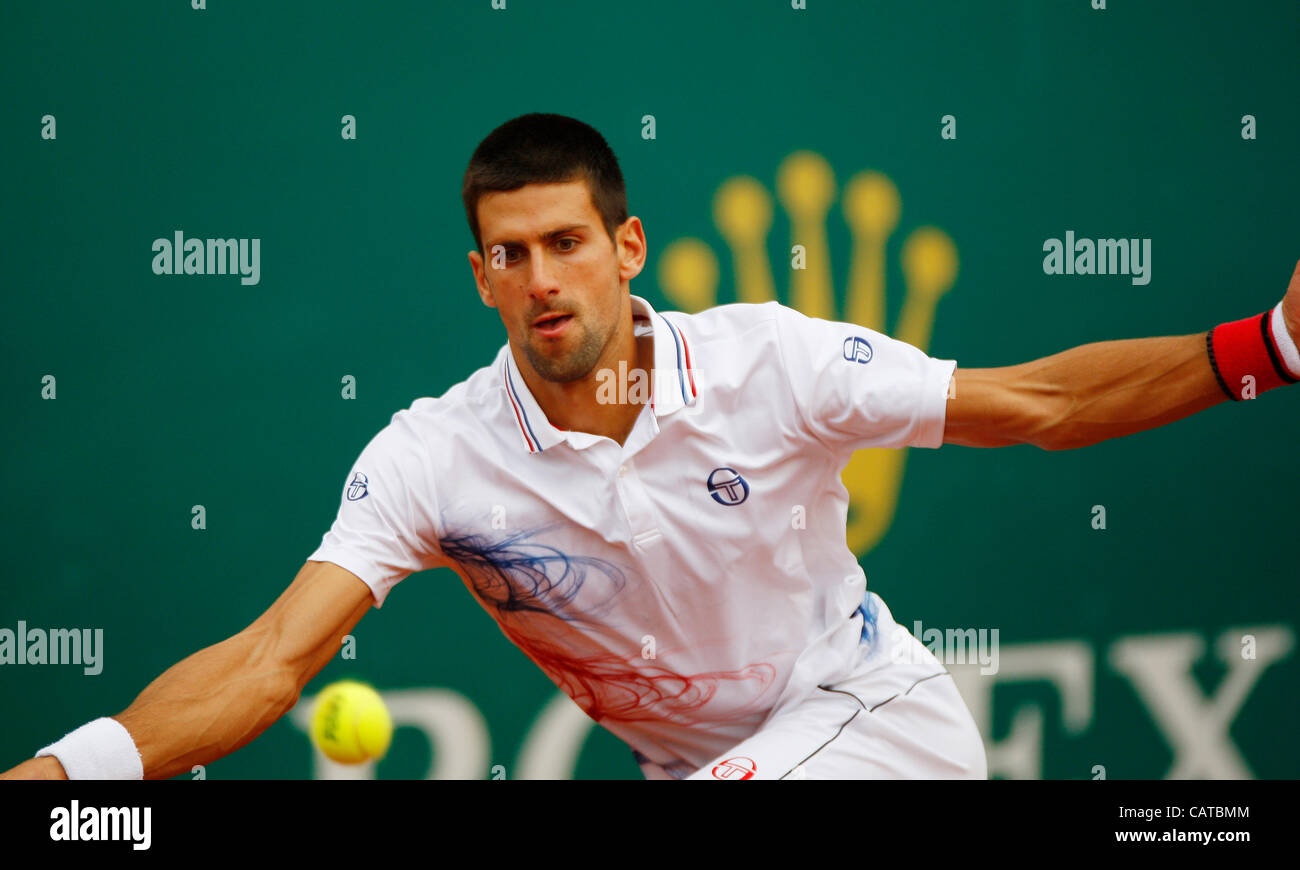 19.04.2012 Monte Carlo, Monaco. Novak Djokovic (SRB) en action contre Alexandr Dolgopolov (UKR) au cours de la 3e manche du 2012 Monte-Carlo Rolex Masters tennis joué au Monte Carlo Country Club, Monaco. Banque D'Images 19.04.2012 Monte Carlo, Monaco. Novak Djokovic (SRB) en action contre Alexandr Dolgopolov (UKR) au cours de la 3e manche du 2012 Monte-Carlo Rolex Masters tennis joué au Monte Carlo Country Club, Monaco. Banque D'Images