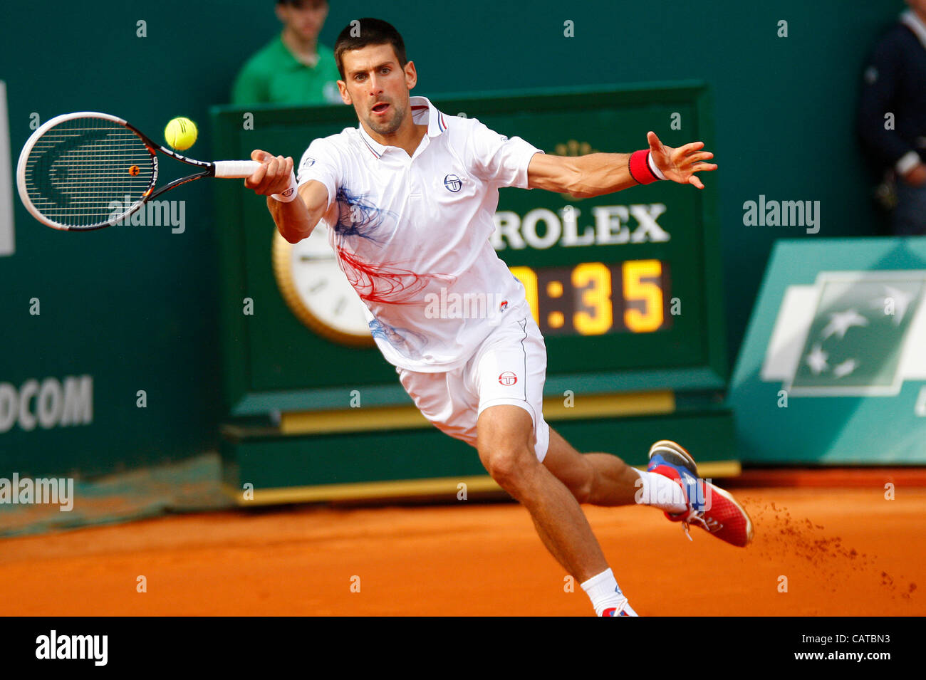 19.04.2012 Monte Carlo, Monaco. Novak Djokovic (SRB) en action contre Alexandr Dolgopolov (UKR) au cours de la 3e manche du 2012 Monte-Carlo Rolex Masters tennis joué au Monte Carlo Country Club, Monaco. Banque D'Images 19.04.2012 Monte Carlo, Monaco. Novak Djokovic (SRB) en action contre Alexandr Dolgopolov (UKR) au cours de la 3e manche du 2012 Monte-Carlo Rolex Masters tennis joué au Monte Carlo Country Club, Monaco. Banque D'Images