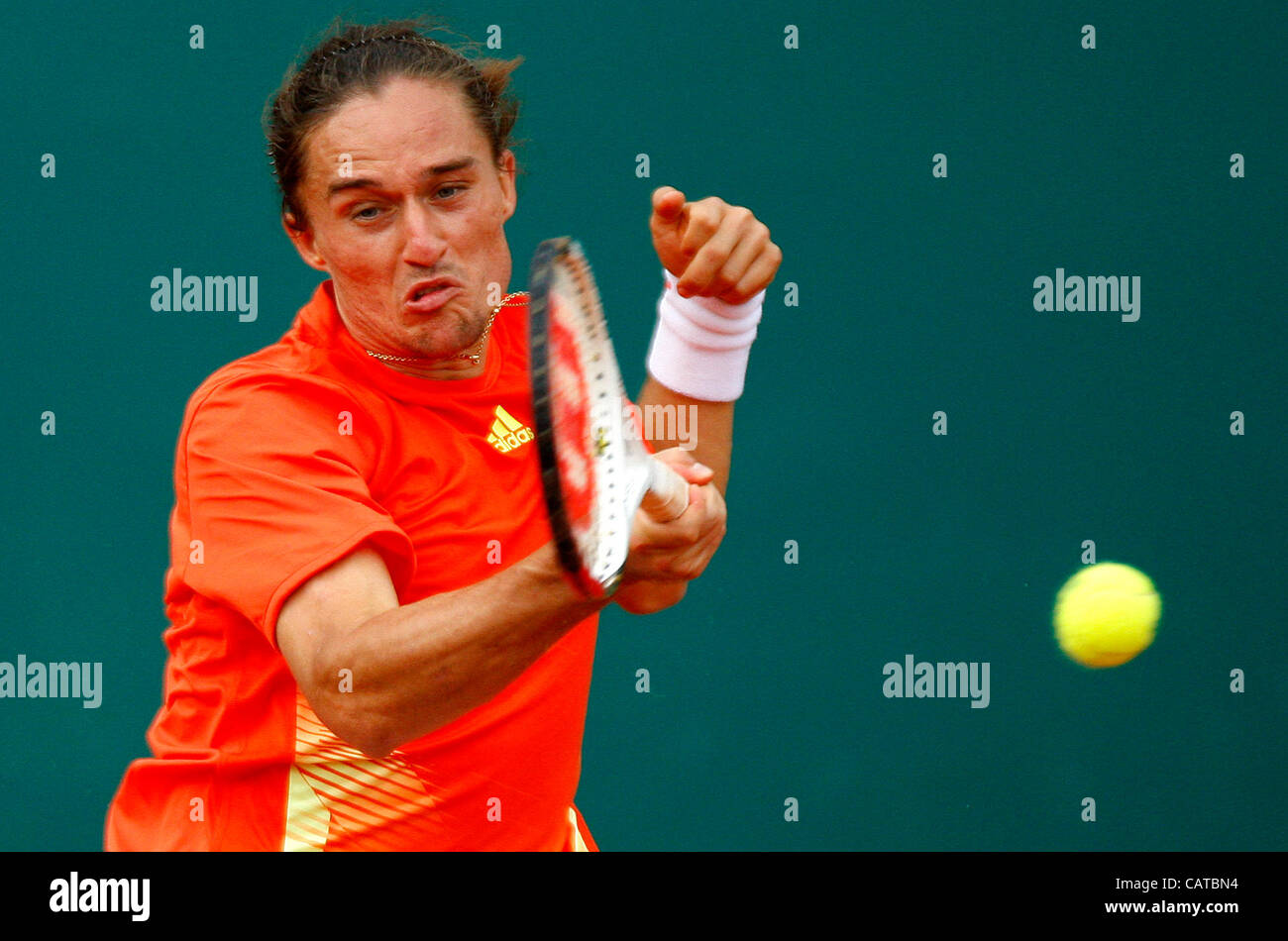 19.04.2012 Monte Carlo, Monaco. Alexandr Dolgopolov (UKR) en action contre Novak Djokovic (SRB) au cours de la 3e manche du 2012 Monte-Carlo Rolex Masters tennis joué au Monte Carlo Country Club, Monaco. Banque D'Images 19.04.2012 Monte Carlo, Monaco. Alexandr Dolgopolov (UKR) en action contre Novak Djokovic (SRB) au cours de la 3e manche du 2012 Monte-Carlo Rolex Masters tennis joué au Monte Carlo Country Club, Monaco. Banque D'Images