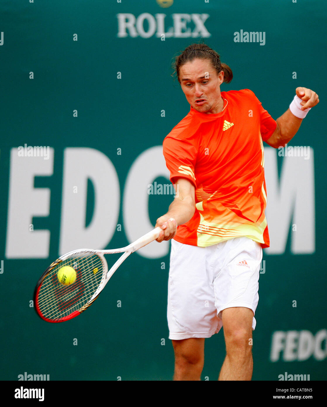 19.04.2012 Monte Carlo, Monaco. Alexandr Dolgopolov (UKR) en action contre Novak Djokovic (SRB) au cours de la 3e manche du 2012 Monte-Carlo Rolex Masters tennis joué au Monte Carlo Country Club, Monaco. Banque D'Images 19.04.2012 Monte Carlo, Monaco. Alexandr Dolgopolov (UKR) en action contre Novak Djokovic (SRB) au cours de la 3e manche du 2012 Monte-Carlo Rolex Masters tennis joué au Monte Carlo Country Club, Monaco. Banque D'Images