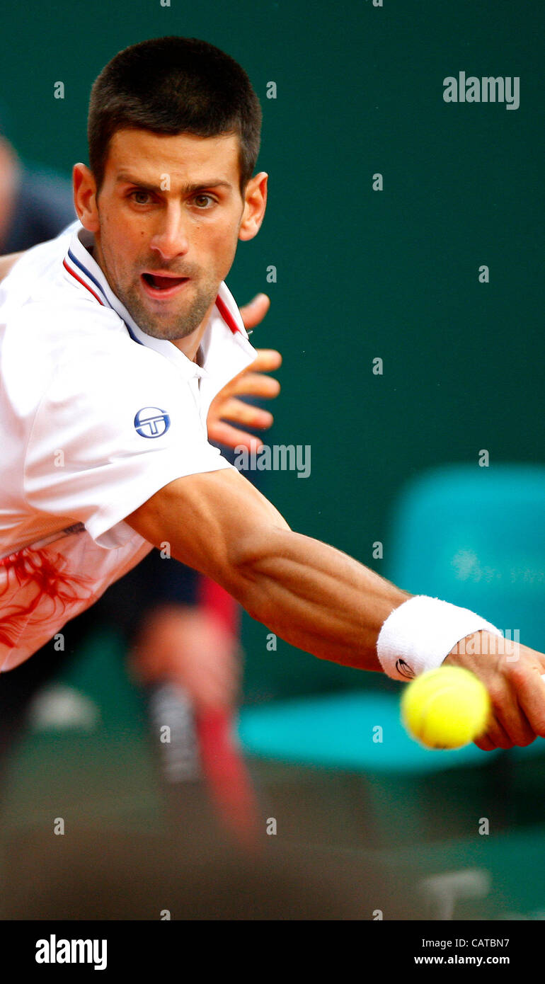19.04.2012 Monte Carlo, Monaco. Novak Djokovic (SRB) en action contre Alexandr Dolgopolov (UKR) au cours de la 3e manche du 2012 Monte-Carlo Rolex Masters tennis joué au Monte Carlo Country Club, Monaco. Banque D'Images 19.04.2012 Monte Carlo, Monaco. Novak Djokovic (SRB) en action contre Alexandr Dolgopolov (UKR) au cours de la 3e manche du 2012 Monte-Carlo Rolex Masters tennis joué au Monte Carlo Country Club, Monaco. Banque D'Images