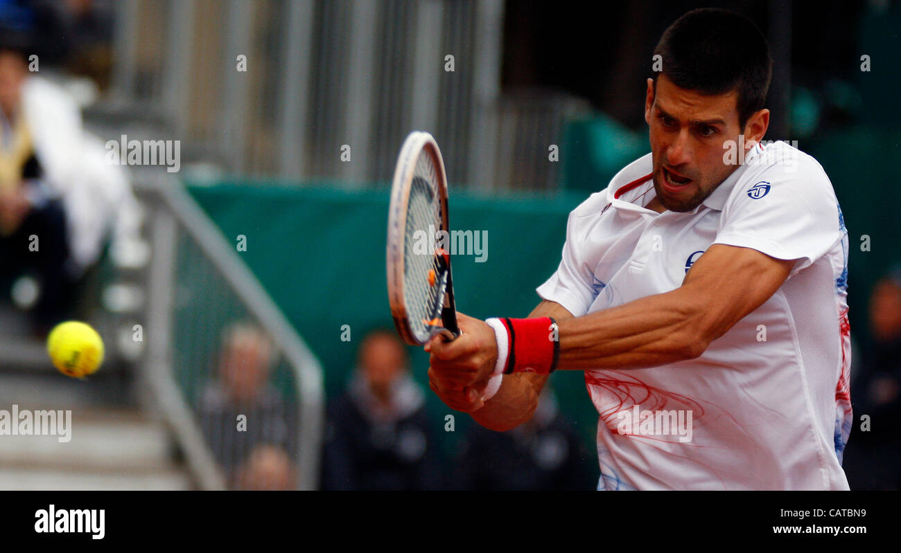 19.04.2012 Monte Carlo, Monaco. Novak Djokovic (SRB) en action contre Alexandr Dolgopolov (UKR) au cours de la 3e manche du 2012 Monte-Carlo Rolex Masters tennis joué au Monte Carlo Country Club, Monaco. Banque D'Images