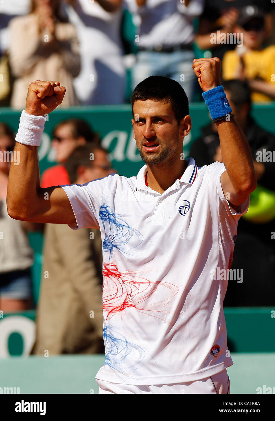 21.04.2012 Monte Carlo, Monaco. Novak Djokovic (SRB) en action contre Tomas Berdych (CZE) au cours de la S-Finall du Monte-Carlo Rolex Masters 2012 joué au Monte Carlo Country Club, Monaco. Banque D'Images 21.04.2012 Monte Carlo, Monaco. Novak Djokovic (SRB) en action contre Tomas Berdych (CZE) au cours de la S-Finall du Monte-Carlo Rolex Masters 2012 joué au Monte Carlo Country Club, Monaco. Banque D'Images