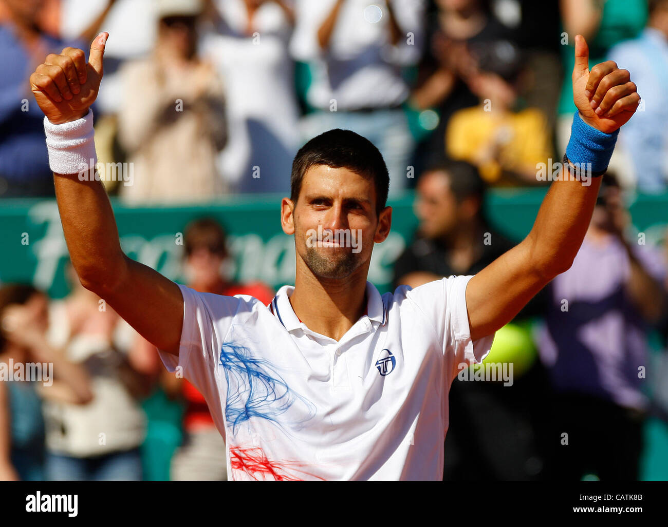 21.04.2012 Monte Carlo, Monaco. Novak Djokovic (SRB) en action contre Tomas Berdych (CZE) au cours de la S-Finall du Monte-Carlo Rolex Masters 2012 joué au Monte Carlo Country Club, Monaco. Banque D'Images 21.04.2012 Monte Carlo, Monaco. Novak Djokovic (SRB) en action contre Tomas Berdych (CZE) au cours de la S-Finall du Monte-Carlo Rolex Masters 2012 joué au Monte Carlo Country Club, Monaco. Banque D'Images
