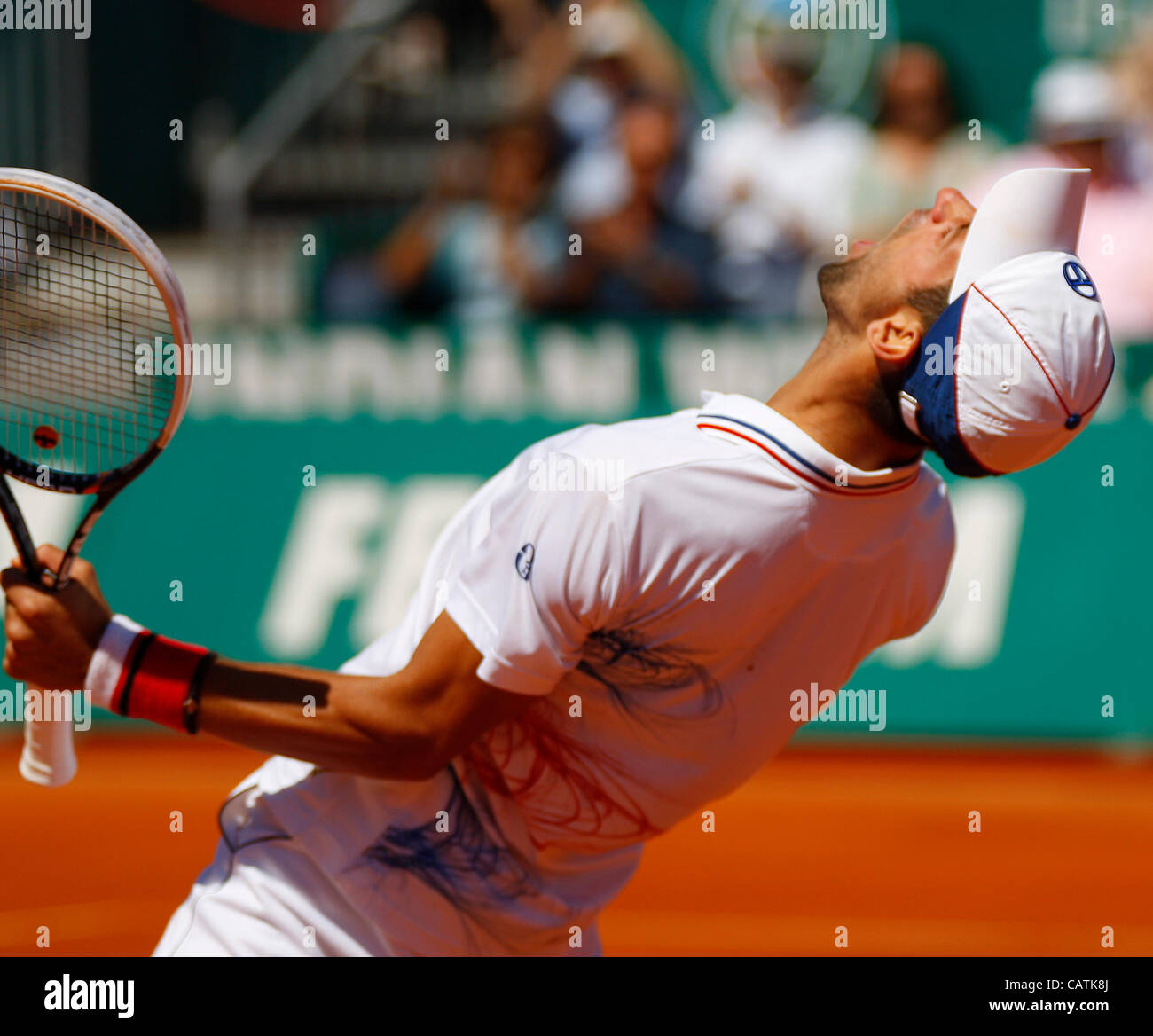 21.04.2012 Monte Carlo, Monaco. Novak Djokovic (SRB) en action contre Tomas Berdych (CZE) au cours de la S-Finall du Monte-Carlo Rolex Masters 2012 joué au Monte Carlo Country Club, Monaco. Banque D'Images 21.04.2012 Monte Carlo, Monaco. Novak Djokovic (SRB) en action contre Tomas Berdych (CZE) au cours de la S-Finall du Monte-Carlo Rolex Masters 2012 joué au Monte Carlo Country Club, Monaco. Banque D'Images