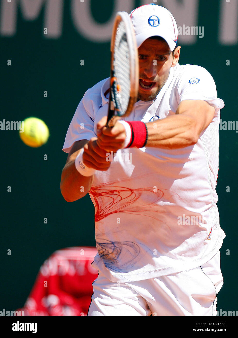 21.04.2012 Monte Carlo, Monaco. Novak Djokovic (SRB) en action contre Tomas Berdych (CZE) au cours de la S-Finall du Monte-Carlo Rolex Masters 2012 joué au Monte Carlo Country Club, Monaco. Banque D'Images 21.04.2012 Monte Carlo, Monaco. Novak Djokovic (SRB) en action contre Tomas Berdych (CZE) au cours de la S-Finall du Monte-Carlo Rolex Masters 2012 joué au Monte Carlo Country Club, Monaco. Banque D'Images