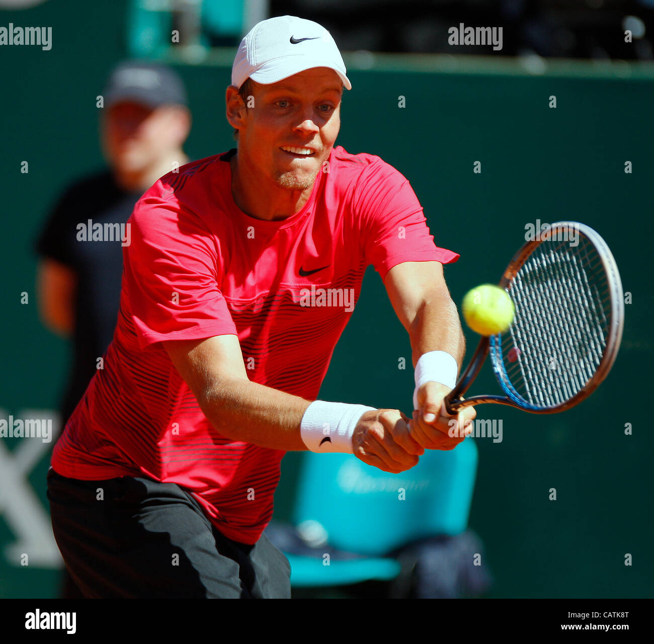 21.04.2012 Monte Carlo, Monaco. Tomas Berdych (CZE) en action contre Novak Djokovic (SRB) au cours de la S-Finall du Monte-Carlo Rolex Masters 2012 joué au Monte Carlo Country Club, Monaco. Banque D'Images 21.04.2012 Monte Carlo, Monaco. Tomas Berdych (CZE) en action contre Novak Djokovic (SRB) au cours de la S-Finall du Monte-Carlo Rolex Masters 2012 joué au Monte Carlo Country Club, Monaco. Banque D'Images