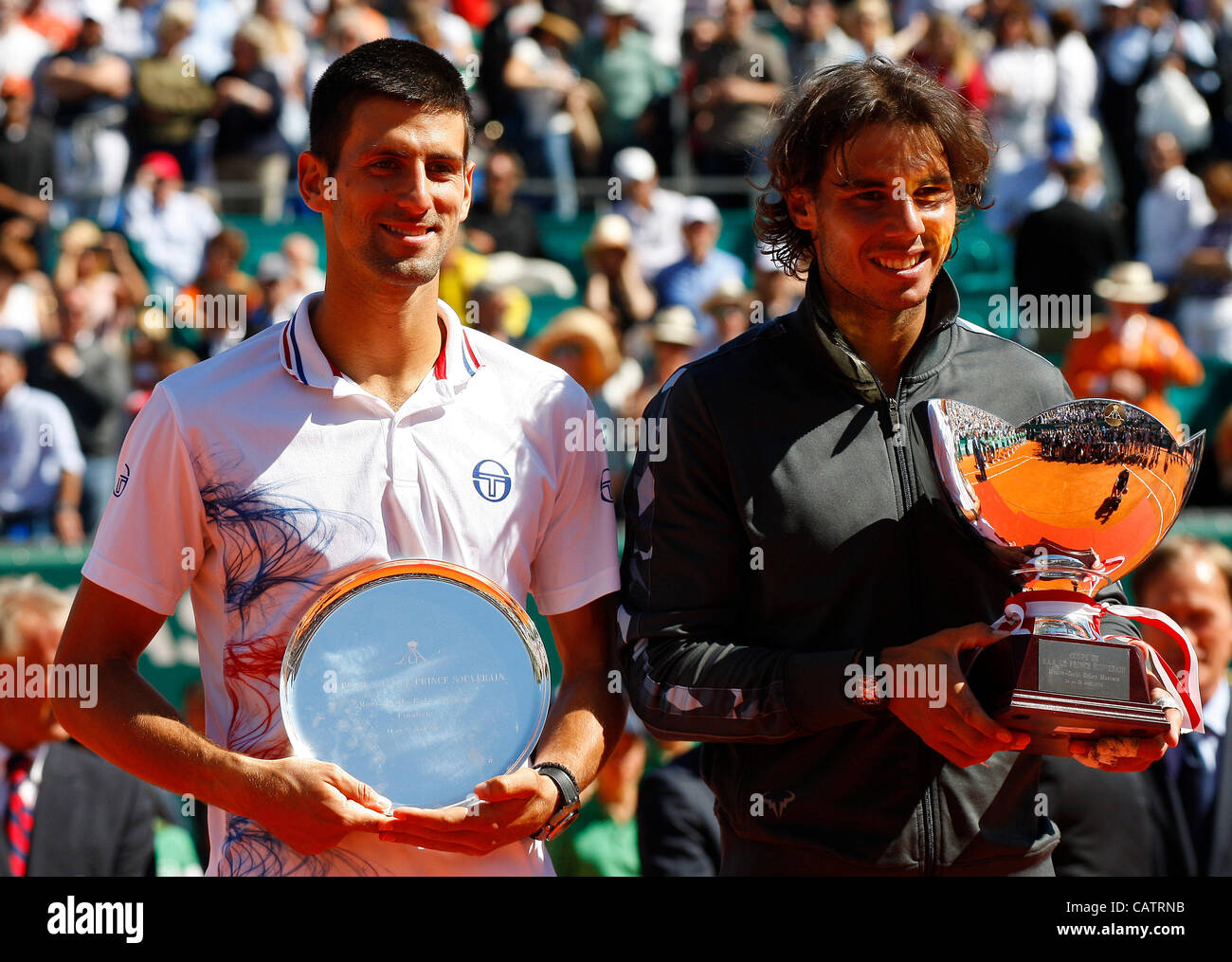 22.04.2012 Monte Carlo, Monaco. Rafael Nadal a remporté le Masters de Monte Carlo après avoir battu Novak Djokovic en deux sets 6-3 6-1. Joué au Monte Carlo Country Club, Monaco. Banque D'Images 22.04.2012 Monte Carlo, Monaco. Rafael Nadal a remporté le Masters de Monte Carlo après avoir battu Novak Djokovic en deux sets 6-3 6-1. Joué au Monte Carlo Country Club, Monaco. Banque D'Images