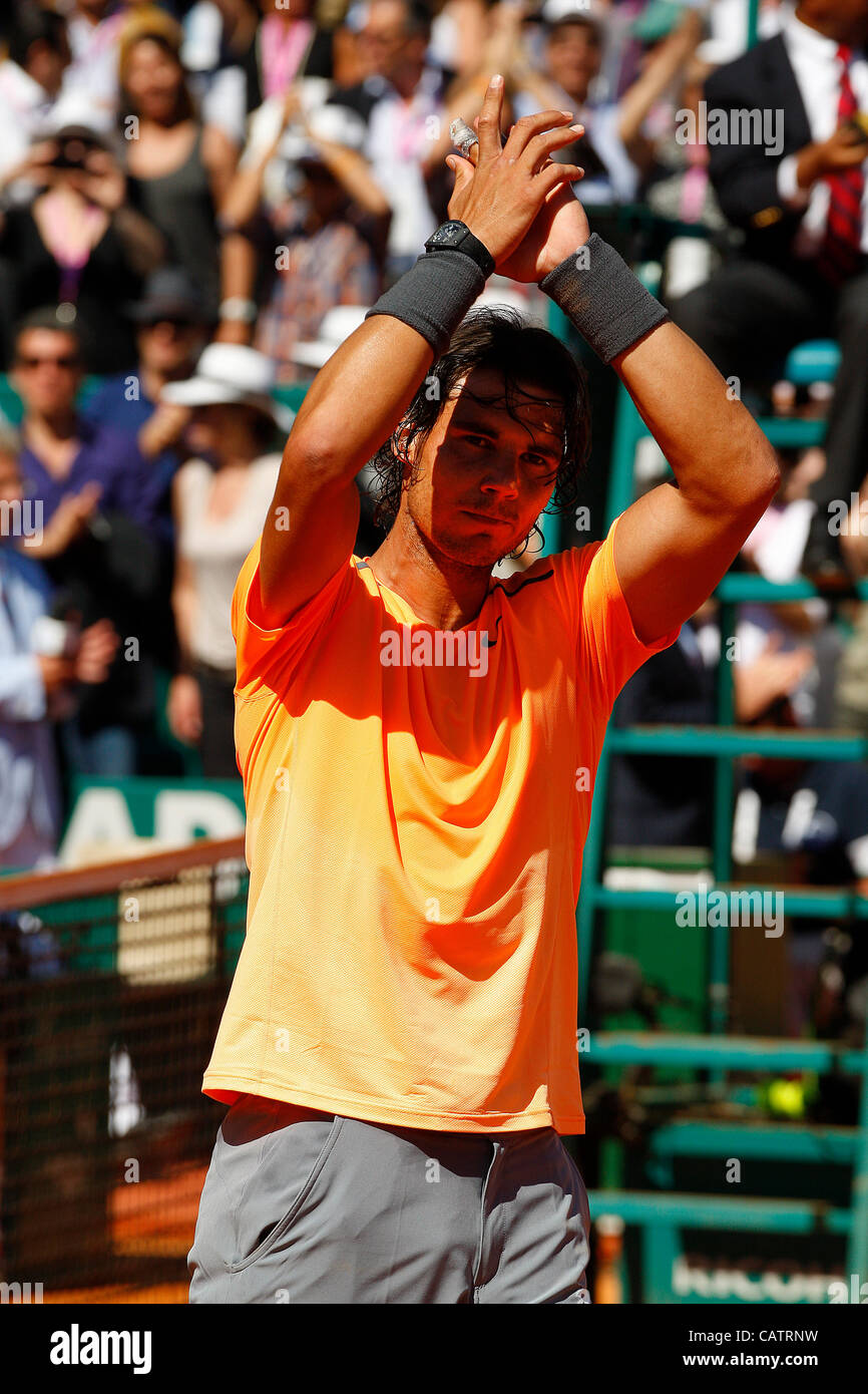 22.04.2012 Monte Carlo, Monaco. Rafael Nadal a remporté le Masters de Monte Carlo après avoir battu Novak Djokovic en deux sets 6-3 6-1. Joué au Monte Carlo Country Club, Monaco. Banque D'Images 22.04.2012 Monte Carlo, Monaco. Rafael Nadal a remporté le Masters de Monte Carlo après avoir battu Novak Djokovic en deux sets 6-3 6-1. Joué au Monte Carlo Country Club, Monaco. Banque D'Images