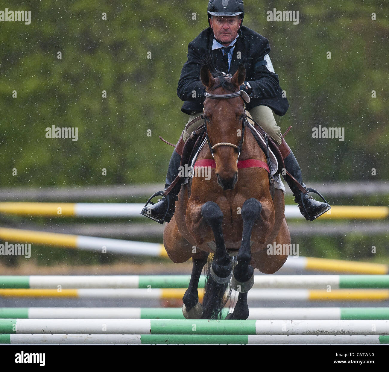 22 avril 2012 - Fair Hill, Maryland, États-Unis - Viper, avec Ian Roberts à bord, fait concurrence au cours de la phase de Saut d'équitation de la colline juste à la colline juste des ressources naturelles dans la région de Fair Hill, Maryland le 22 avril 2012 (Crédit Image : © Scott Serio/Eclipse/Eclipse/ZUMAPRESS.com) Sportswire Banque D'Images