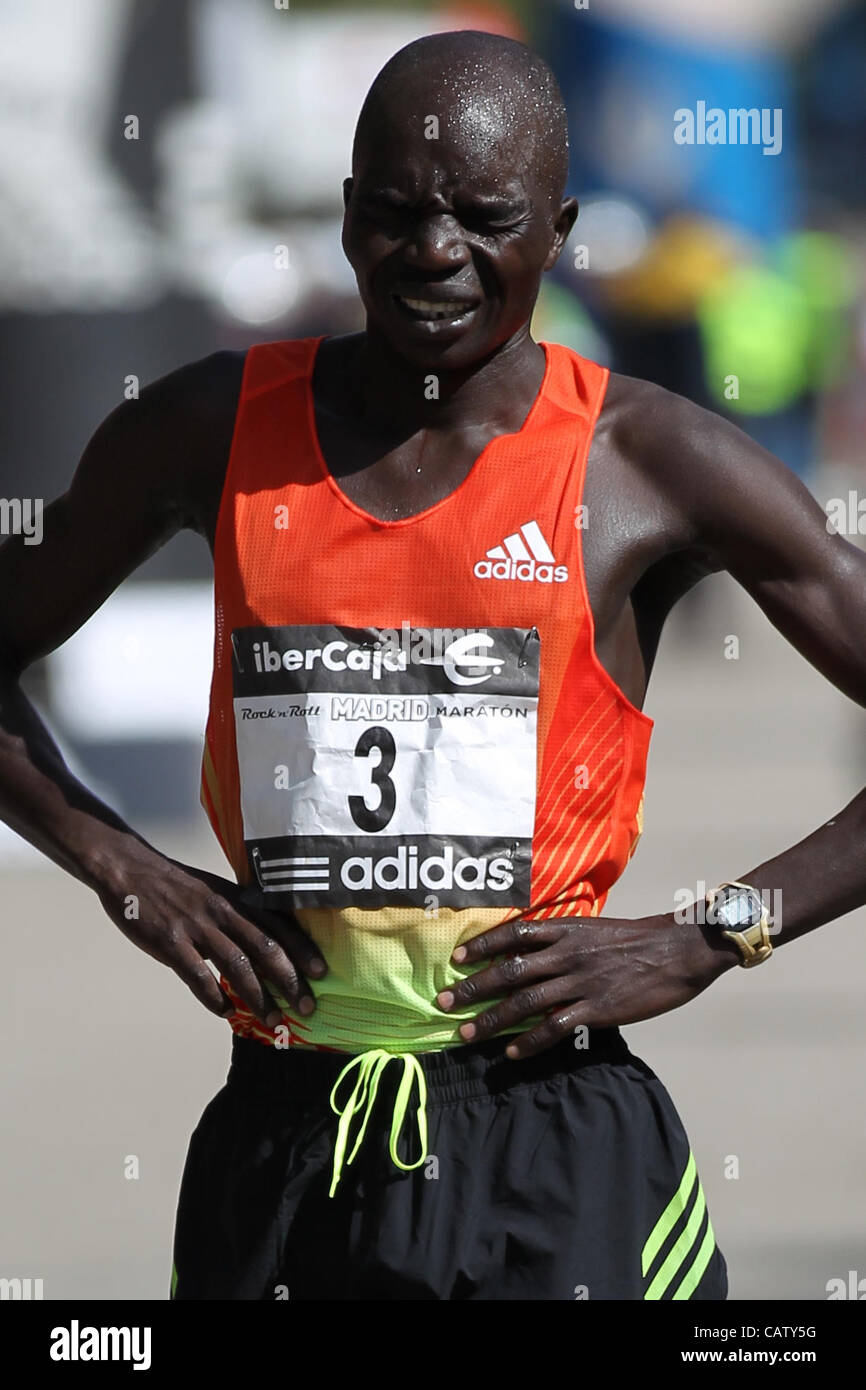 22.04.2012 Madrid, Espagne. Le Marathon de Madrid. La course a été remportée par le Kenya's Patrick Korir (2:12:07) mens et Margaret Agai (2:32,23) La race des femmes. Banque D'Images 22.04.2012 Madrid, Espagne. Le Marathon de Madrid. La course a été remportée par le Kenya's Patrick Korir (2:12:07) mens et Margaret Agai (2:32,23) La race des femmes. Banque D'Images