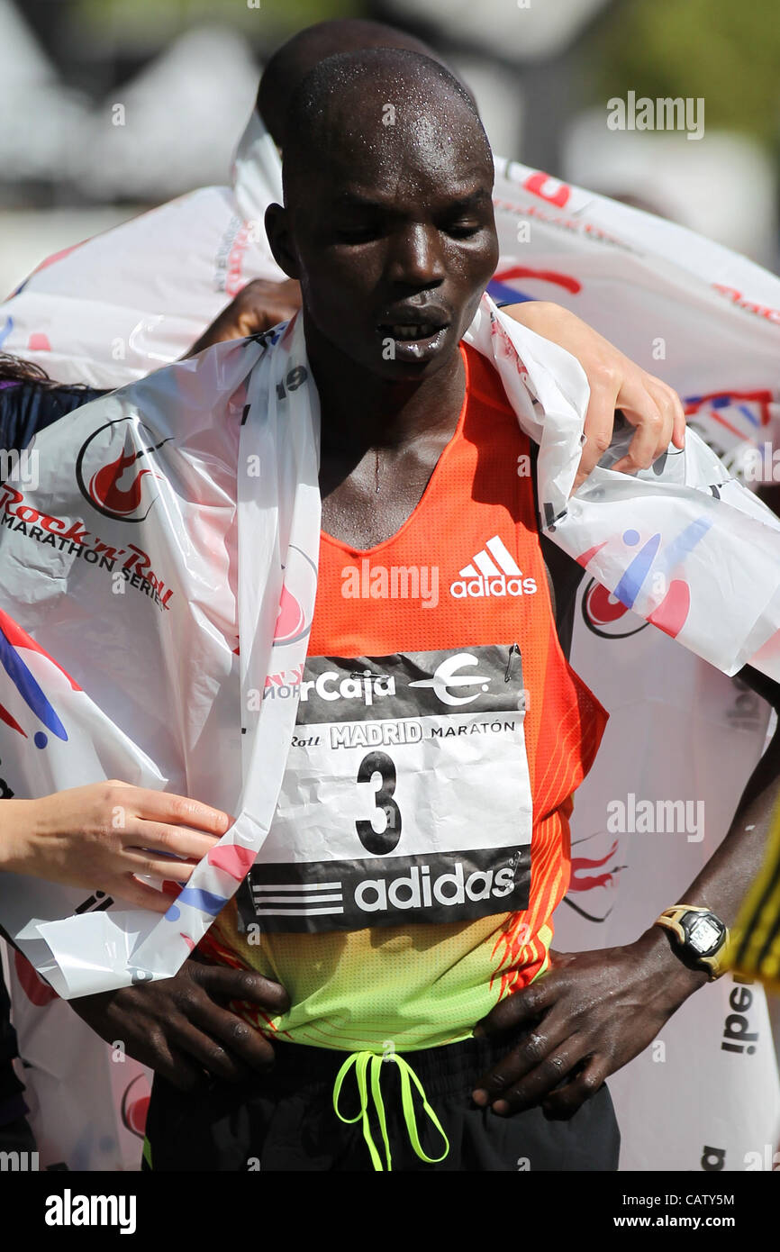 22.04.2012 Madrid, Espagne. Le Marathon de Madrid. La course a été remportée par le Kenya's Patrick Korir (2:12:07) mens et Margaret Agai (2:32,23) La race des femmes. Banque D'Images 22.04.2012 Madrid, Espagne. Le Marathon de Madrid. La course a été remportée par le Kenya's Patrick Korir (2:12:07) mens et Margaret Agai (2:32,23) La race des femmes. Banque D'Images