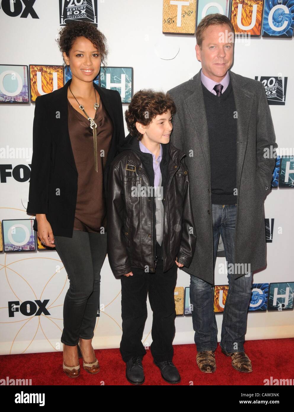 Gugu Mbatha-Raw, David Mazouz, Kiefer Sutherland aux arrivées dans le cas d'un examen préalable et Discussion de groupe, Leonard H. Goldenson Theatre, Los Angeles, CA, 23 avril 2012. Photo par : Dee Cercone/Everett Collection Banque D'Images