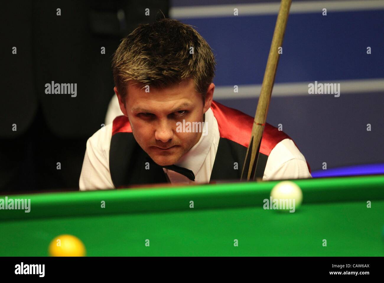 24.04.2012, Sheffield Crucible. Betfred.com World Snooker Championship. Ryan Day en action contre Ding Junhui Banque D'Images