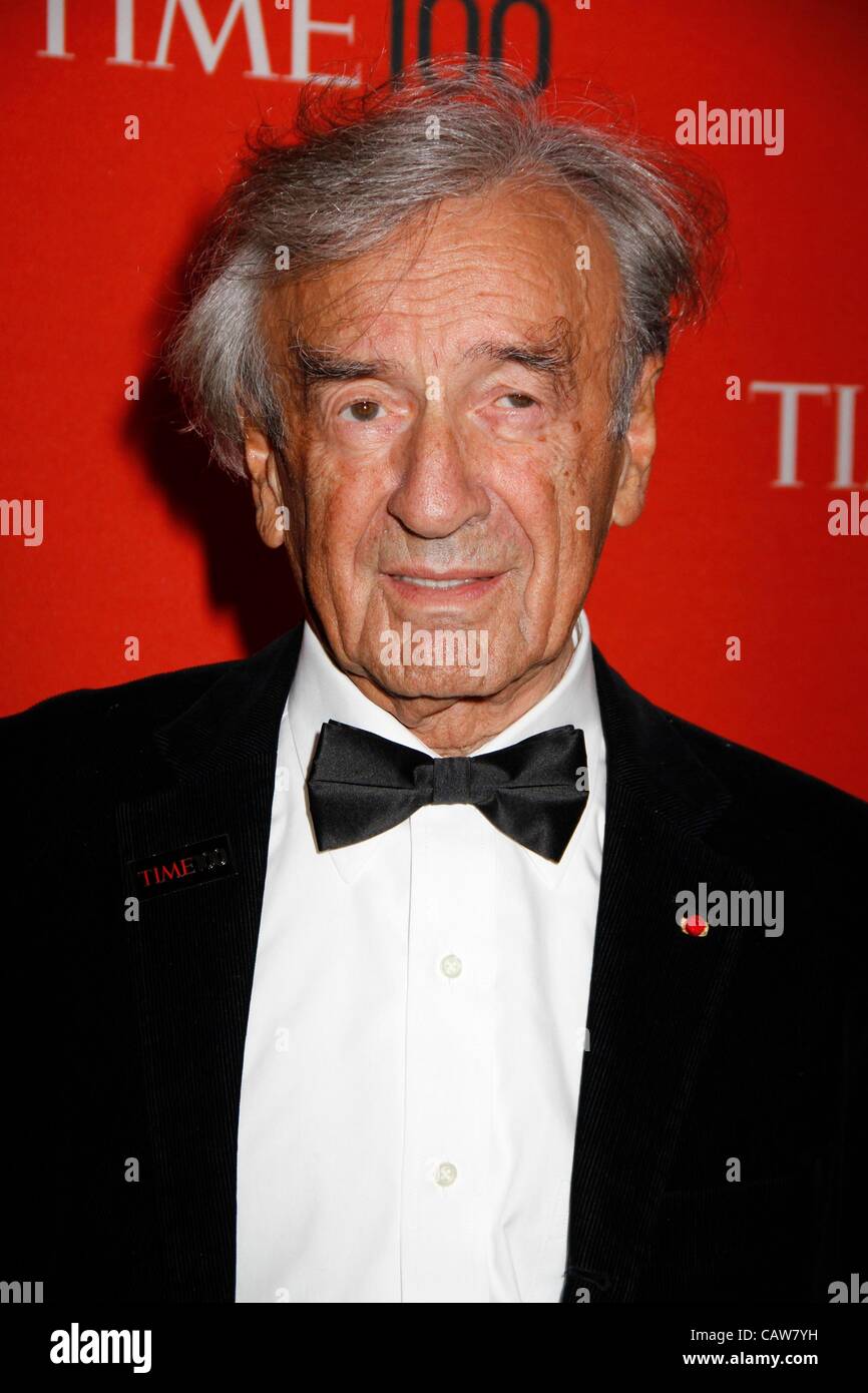 Elie Wiesel à temps pour des arrivées 100 Gala, Frederick P. Rose Hall, Jazz at Lincoln Center, New York, NY Le 24 avril 2012. Photo par : F. Burton Patrick/Everett Collection Banque D'Images