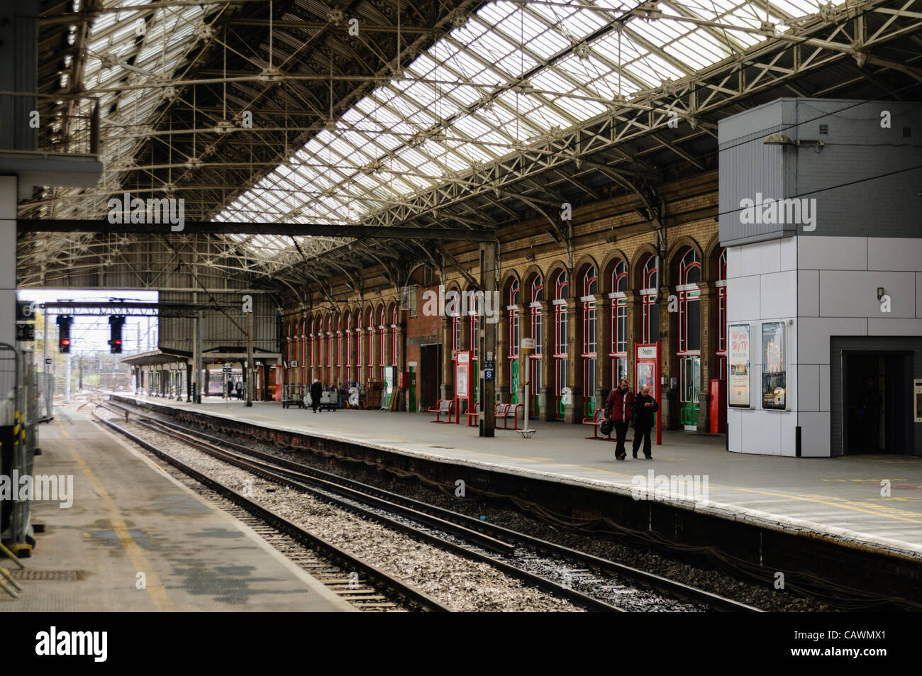 Plates-formes sur une gare victorienne Banque D'Images