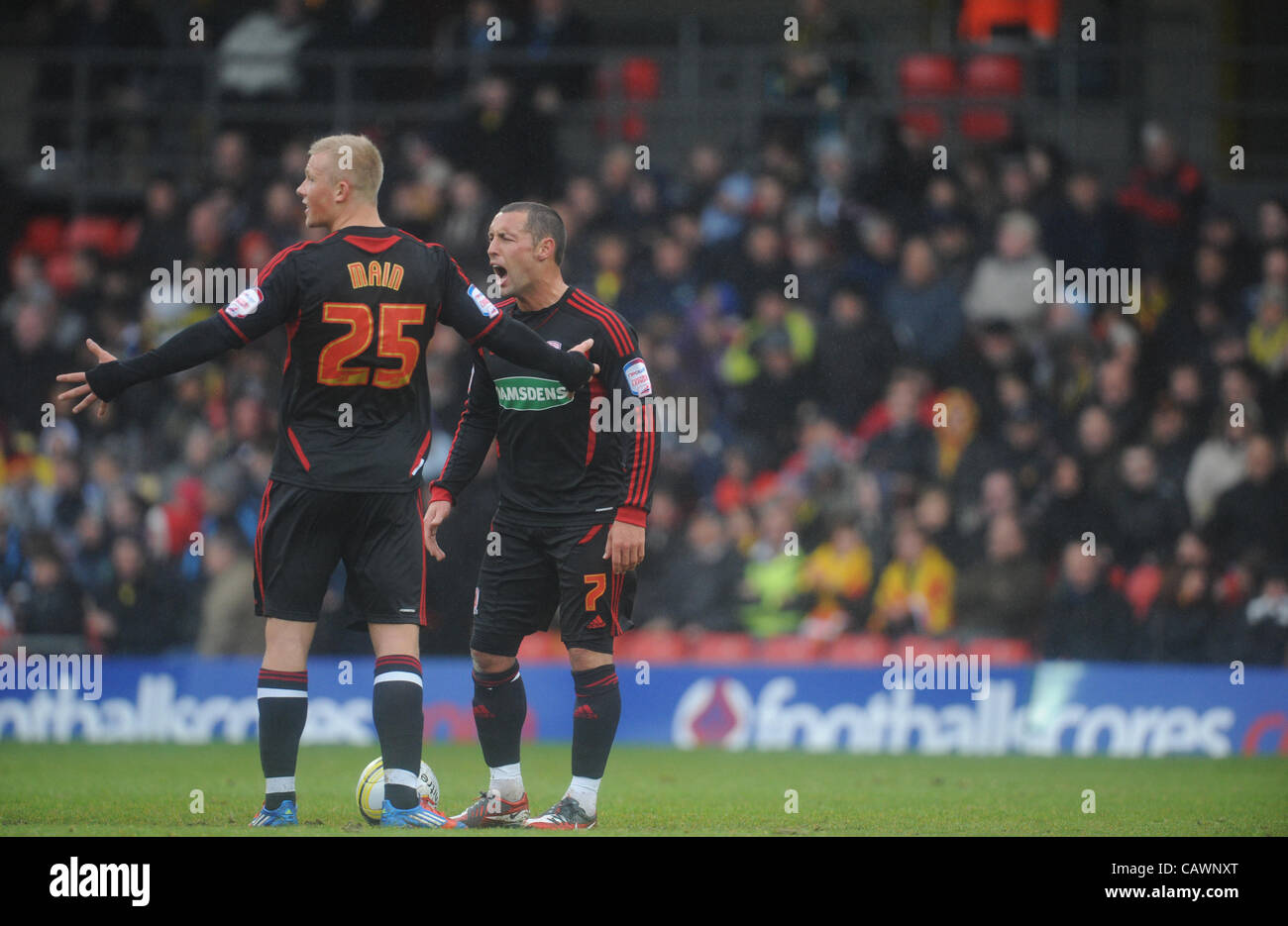 28.04.2012 Watford, en Angleterre. Watford v Middlesbrough. Principale Curtis (Middlesbrough) Striker et Scott McDonald (Middlesbrough) Striker après Watfords deuxième but durant le NPower Championship match joué à Vicarage Road. Banque D'Images