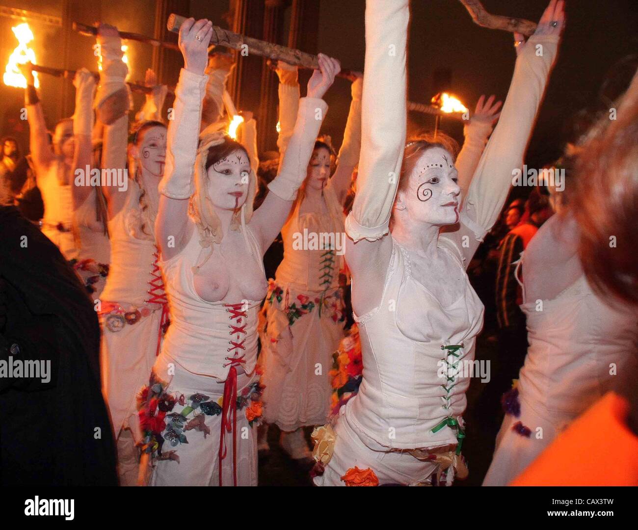 Beltane Fire Festival Edinburgh Scotland Royaume-Uni 30/04/12. L'ancienne fête païenne célébrant le début de l'été. La cour de la Reine peut Banque D'Images