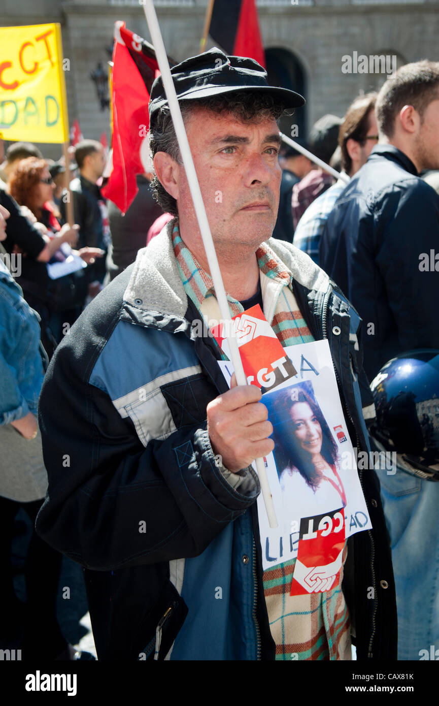 Barcelone, Espagne. 1 mai,2012. Syndicat CGT anarchiste peut commémorer la Journée et protester contre l'arrestation de sa partenaire Laura Gomez arrêtés lors de la grève générale du 29 mars contre la nouvelle loi de réforme du travail. Banque D'Images