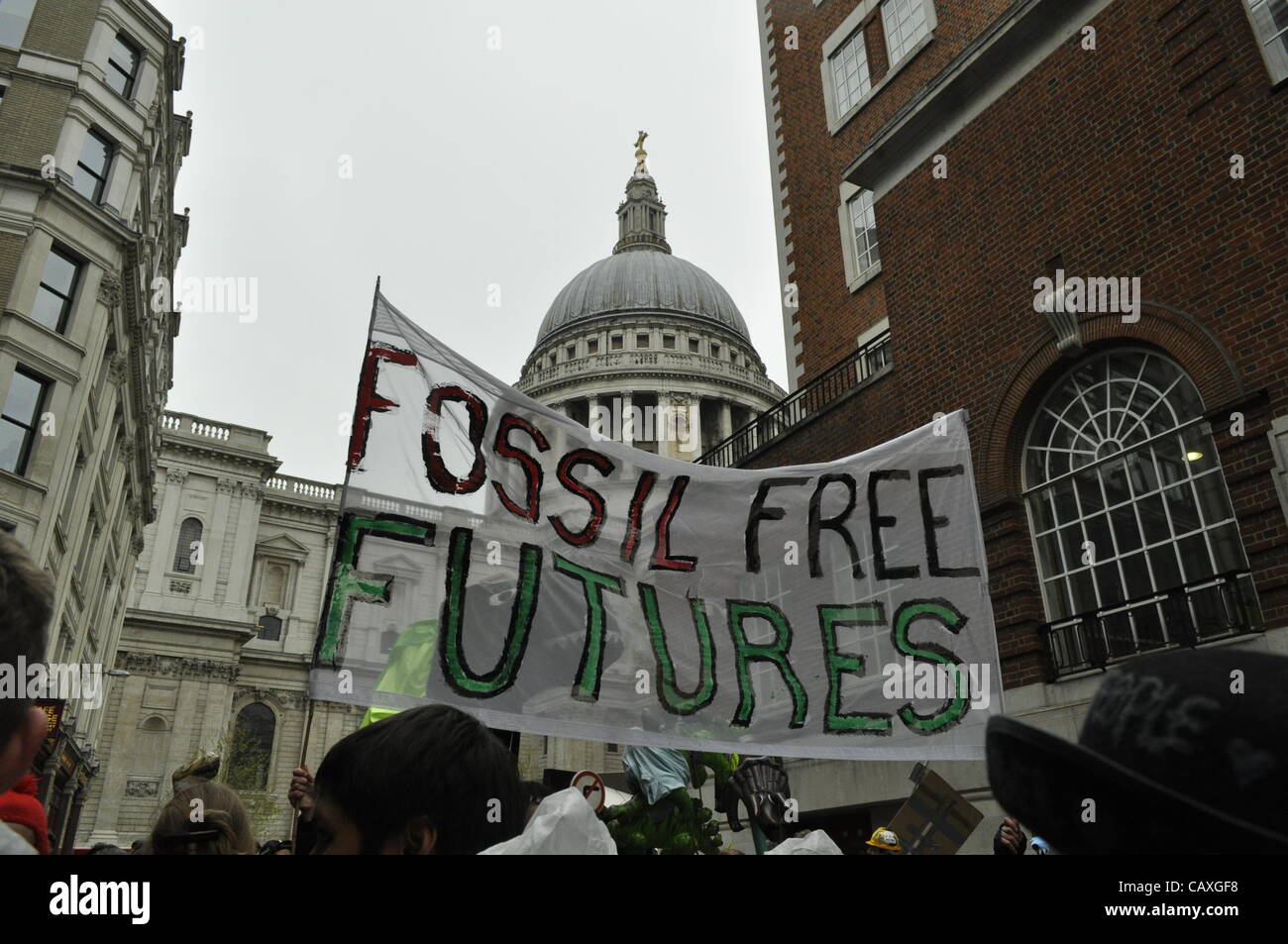 03 mai 2012 Rue Godliman London UK. La justice climatique protestation collective tentant de perturber le sommet de l'énergie, au Royaume-Uni à Londres. La convention collective protestaient contre le changement climatique et la pauvreté énergétique et appelant à une énergie plus propre. Banque D'Images