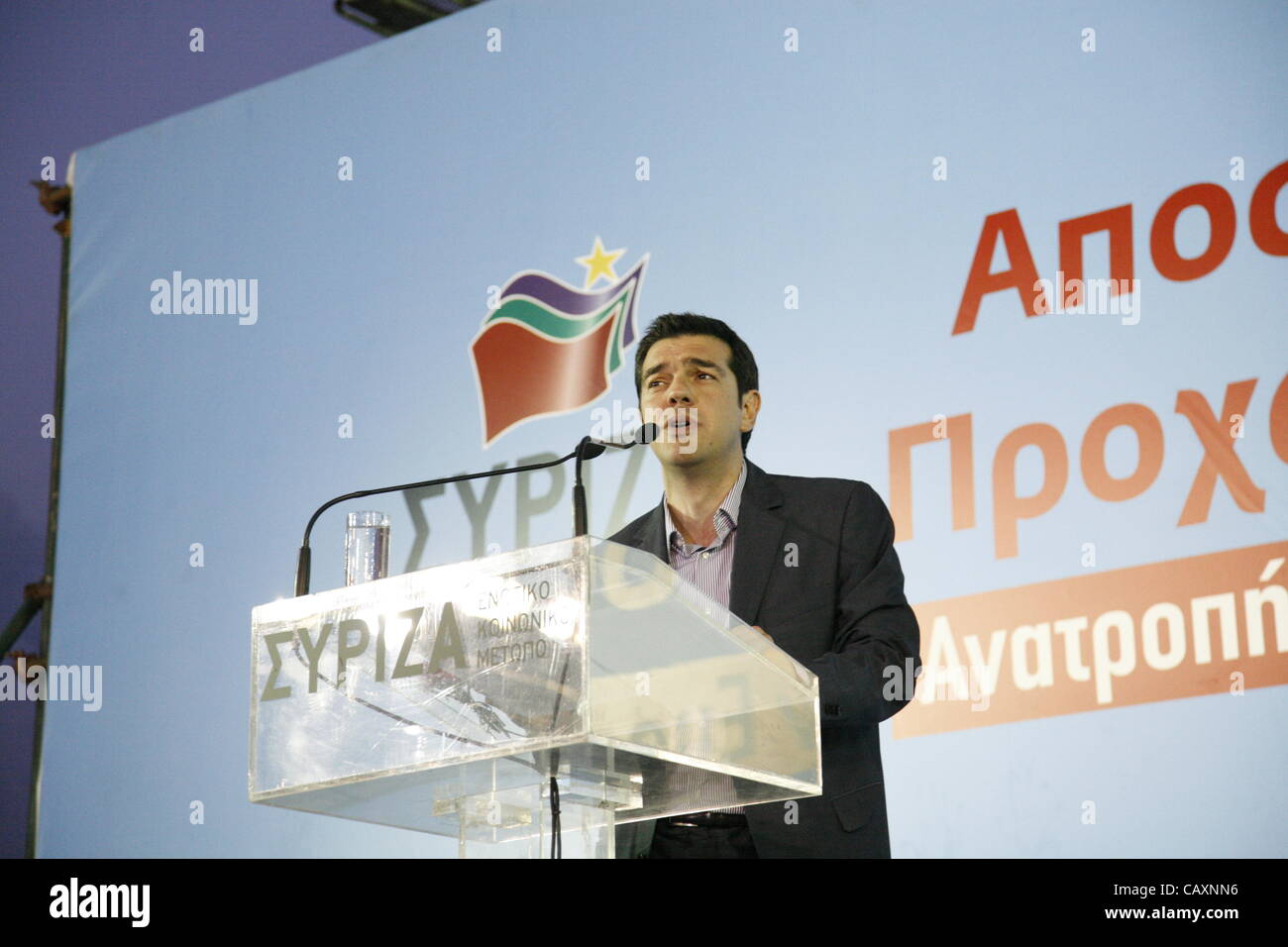 Coalition de la gauche radicale (SYRIZA), Alexis Tsipras, chef livre un discours pré-électoral de partisans à la place d'Aristote de Thessalonique deux jours avant l'élection nationale. La Grèce. Le 4 mai 2012. Banque D'Images