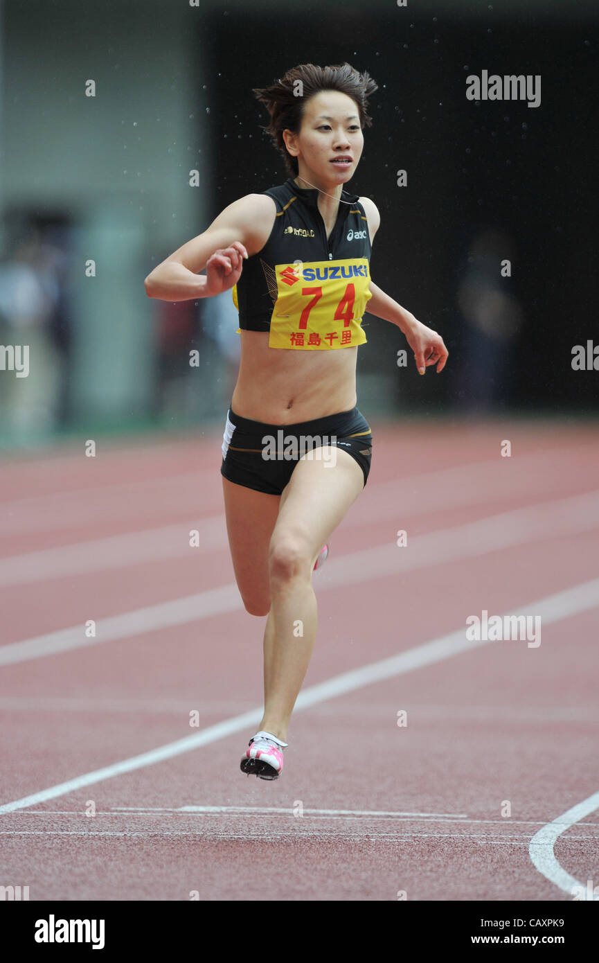 Chisato Fukushima (JPN), le 3 mai 2012 - Athlétisme : La 28e International d'athlétisme de Shizuoka 2012 Grand Prix du Japon Circuit série Athlétisme Rd.4, pendant les 200 m à Ecppa Stadium, Sizuoka, au Japon. (Photo de Jun Tsukida/AFLO SPORT) [0003] Banque D'Images