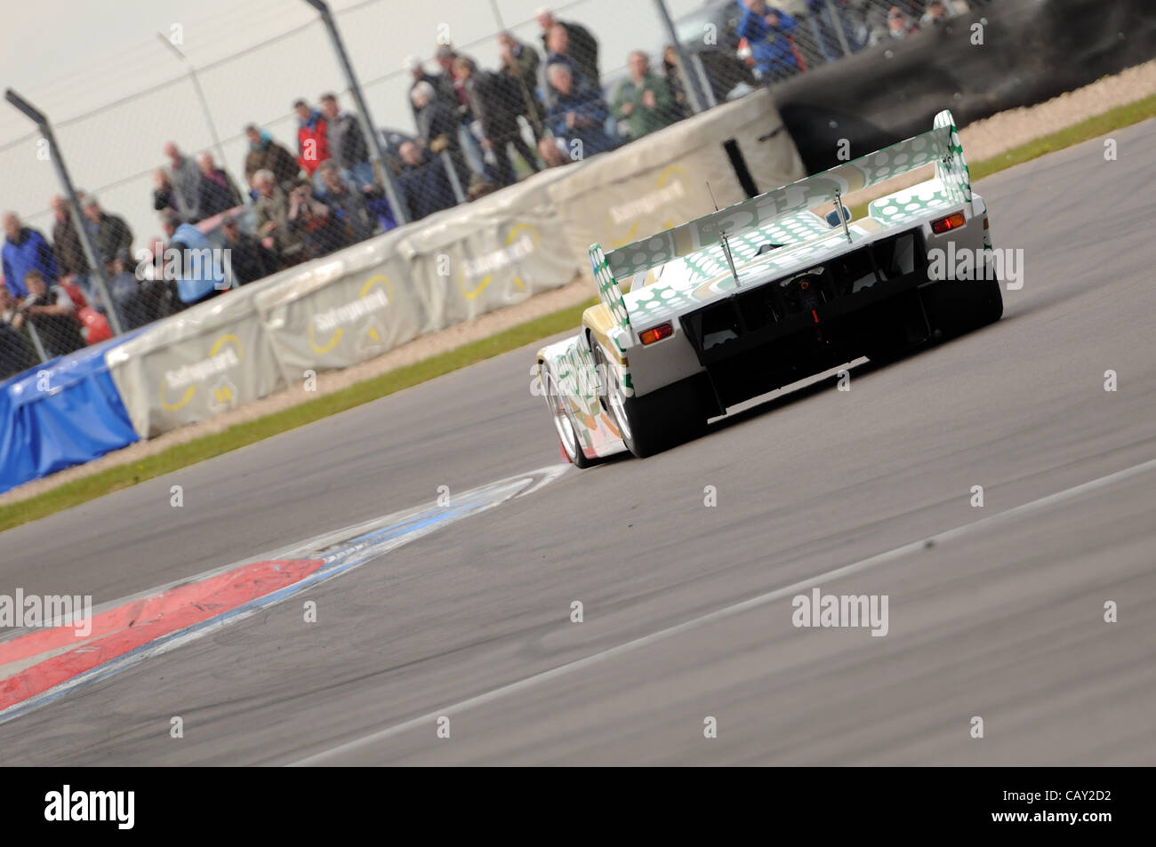 6 mai 2012, le circuit de course de Donington Park, Royaume-Uni. Les 1989 Porsche 962C de Henrik Lindberg au Festival Historique de Donington. Banque D'Images