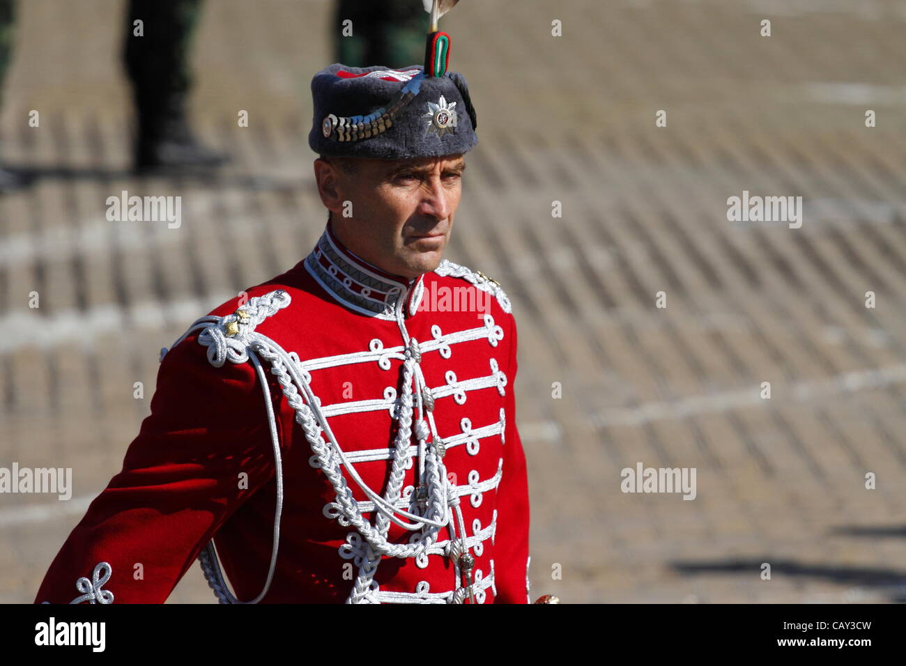 Commandant de la Garde nationale bulgare en uniforme de cérémonie sur la parade de premier jour de l'armée dans le centre de Sofia, Bulgarie, 6 mai 2012 Banque D'Images