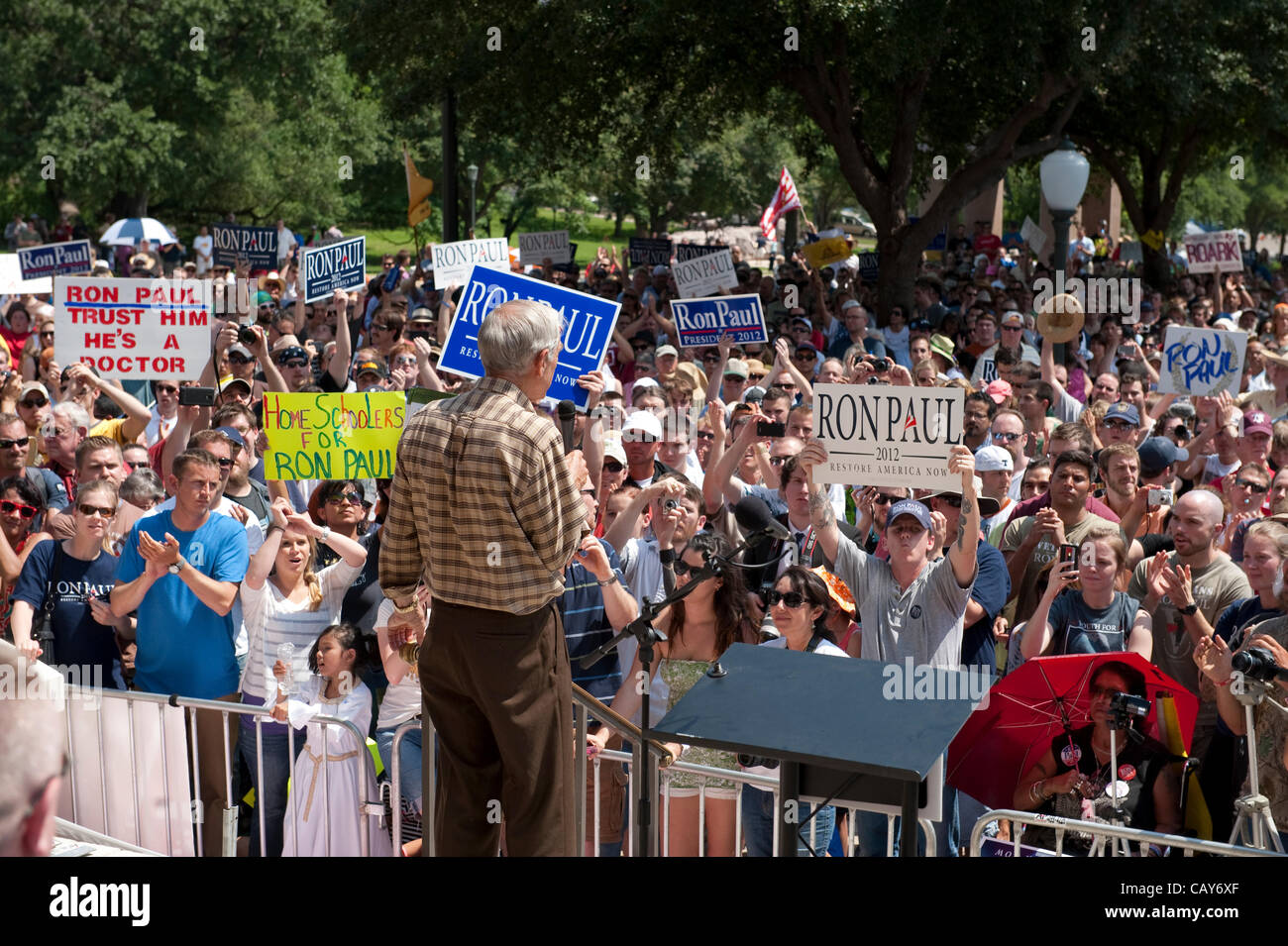 Le président candidat Ron Paul parle à environ 1 500 partisans à un Texas Tea Party rassemblement à la Texas State Capitol. Banque D'Images