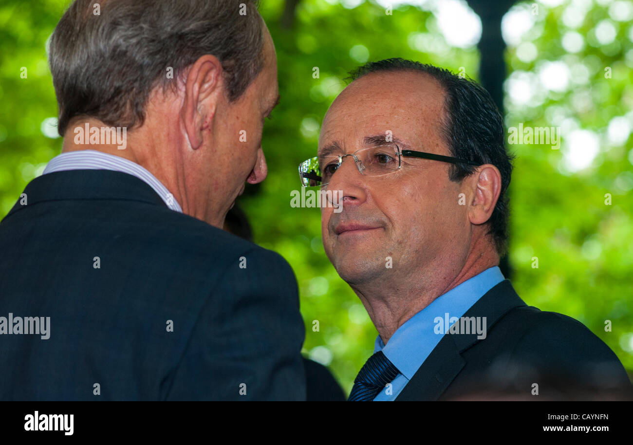 Paris, France, cérémonie de la fin de l'ALS-très, avec le président François Hollande, parlant de l'ex-maire de Paris, Bertrand Delanoie Banque D'Images