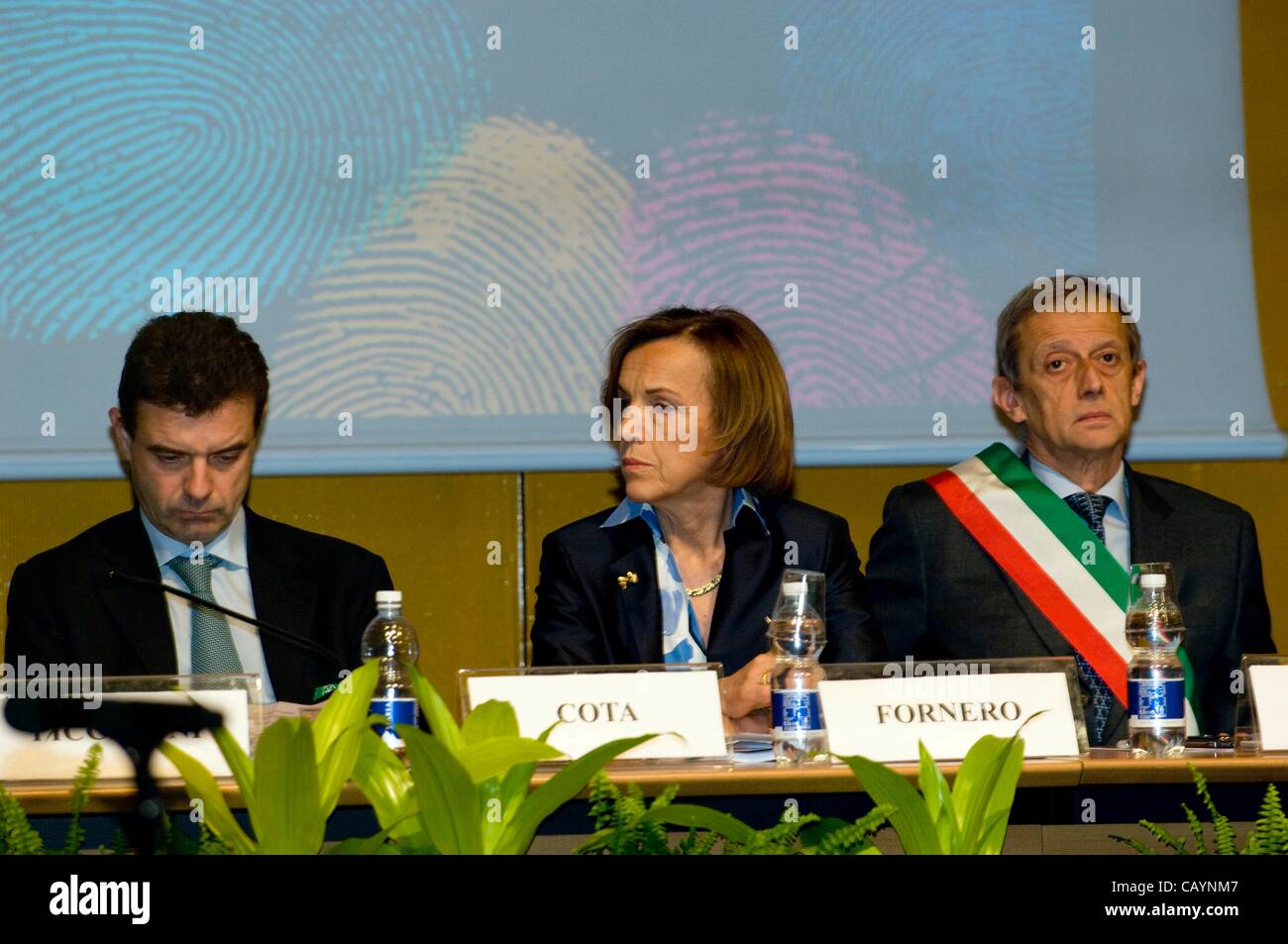 Italie Piémont Turin 10 mai 2012 à 10 heures, la présidente de la région du Piémont Cota (à gauche) Le ministre du Travail et de la maria Elsa Fornero (au centre) le maire de Turin, Piero Fassino (à droite) s'est exprimé à l'ouverture dans la chambre jaune Banque D'Images