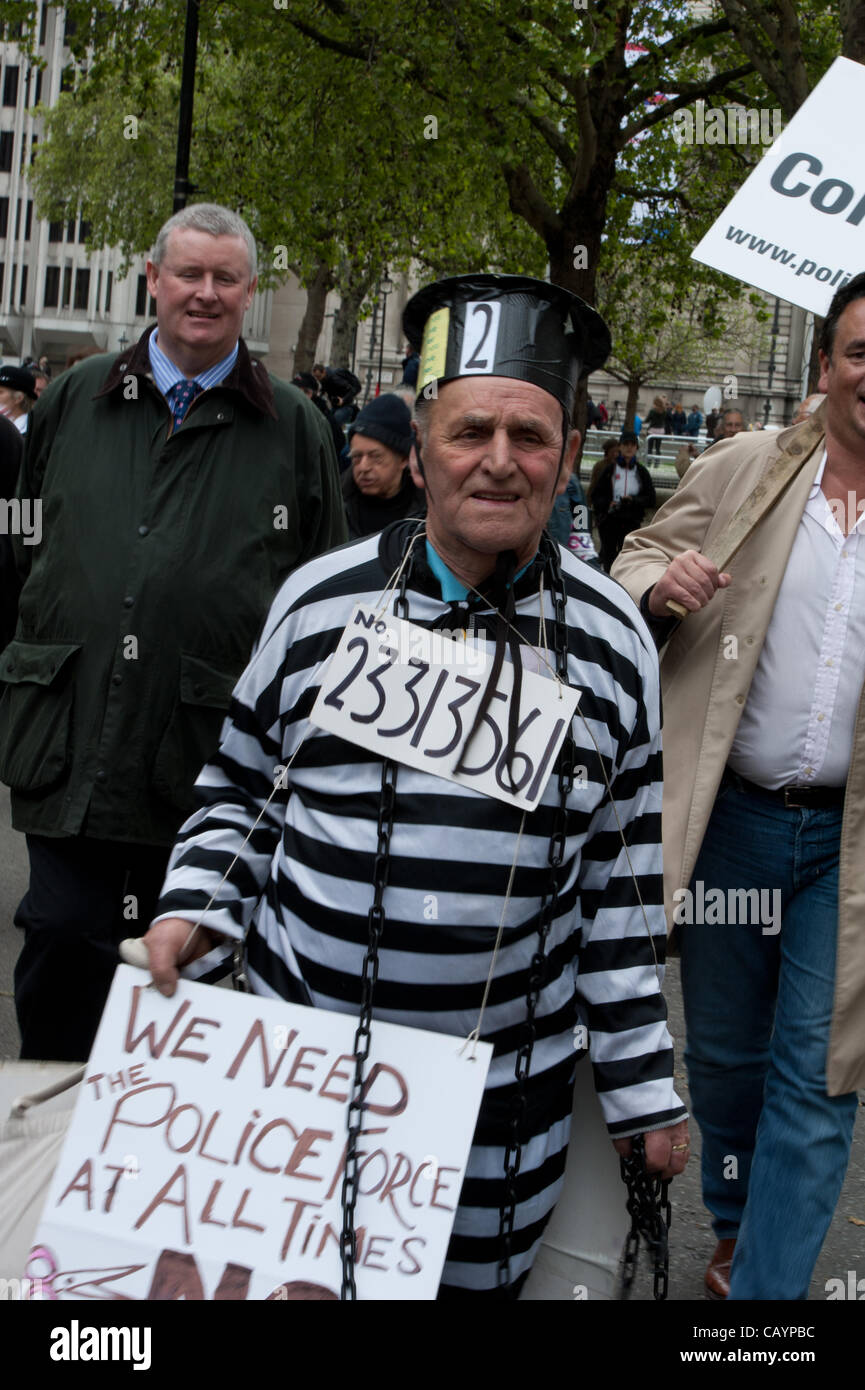 Londres - 10 mai 2012 - Les membres de la fédération de la police a tenu un mars à Londres pour manifester contre les coupes budgétaires. Banque D'Images