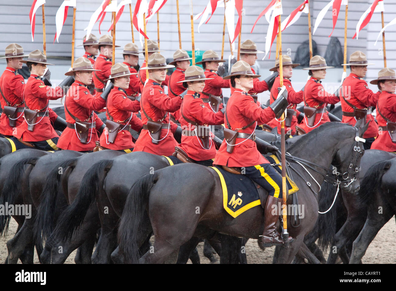 Jeudi 10 mai 2012. La Gendarmerie royale du Canada (GRC) effectuer le Carrousel au Royal Windsor Horse Show 2012. Parc Windsor, Berkshire, Angleterre, Royaume-Uni. Banque D'Images
