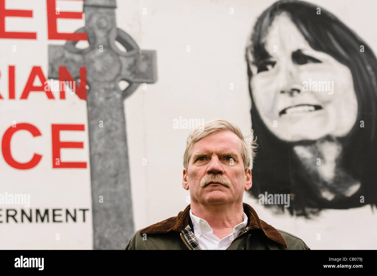 13/05/2012 Belfast - Jerry McGlinchey à la murale appelant à la libération de son épouse Marian : à partir de la prison Banque D'Images