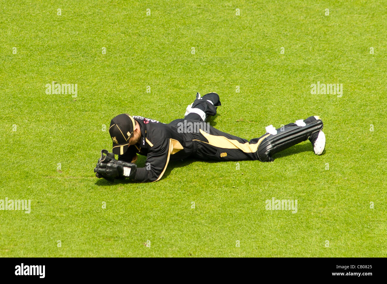 05.13.2012 Birmingham, Angleterre. Le Derbyshire Falcons v Warwickshire porte . Richard Johnson guichet pour garder pendant la Warwickshire Clydesdale Bank CB40 match joué à Edgbaston. Banque D'Images