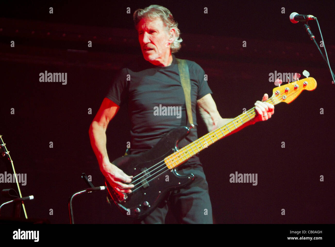 Dimanche 13 mai 2012. San Diego, USA. Membre fondateur de Pink Floyd Roger Waters a accompli son opus Le Mur au Valley View Casino Center de San Diego. © Daniel Knighton/ZUMA Press Banque D'Images