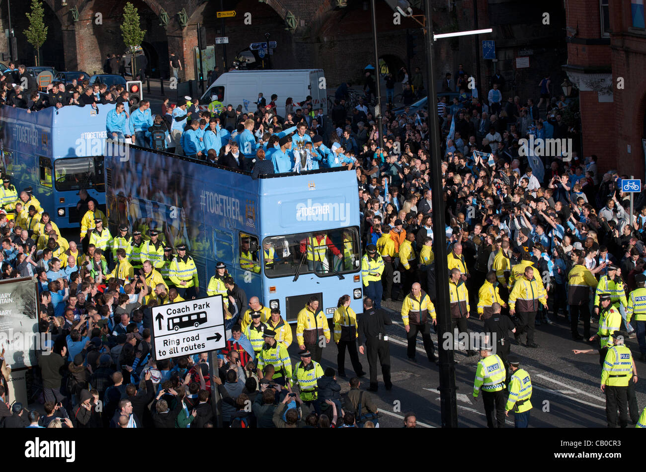 14-05-2012 Manchester, Royaume-Uni - Manchester City a poursuivi en bus à défiler dans le centre-ville après avoir remporté le titre de la Barclays Premier League pour la première fois depuis 1968 Banque D'Images