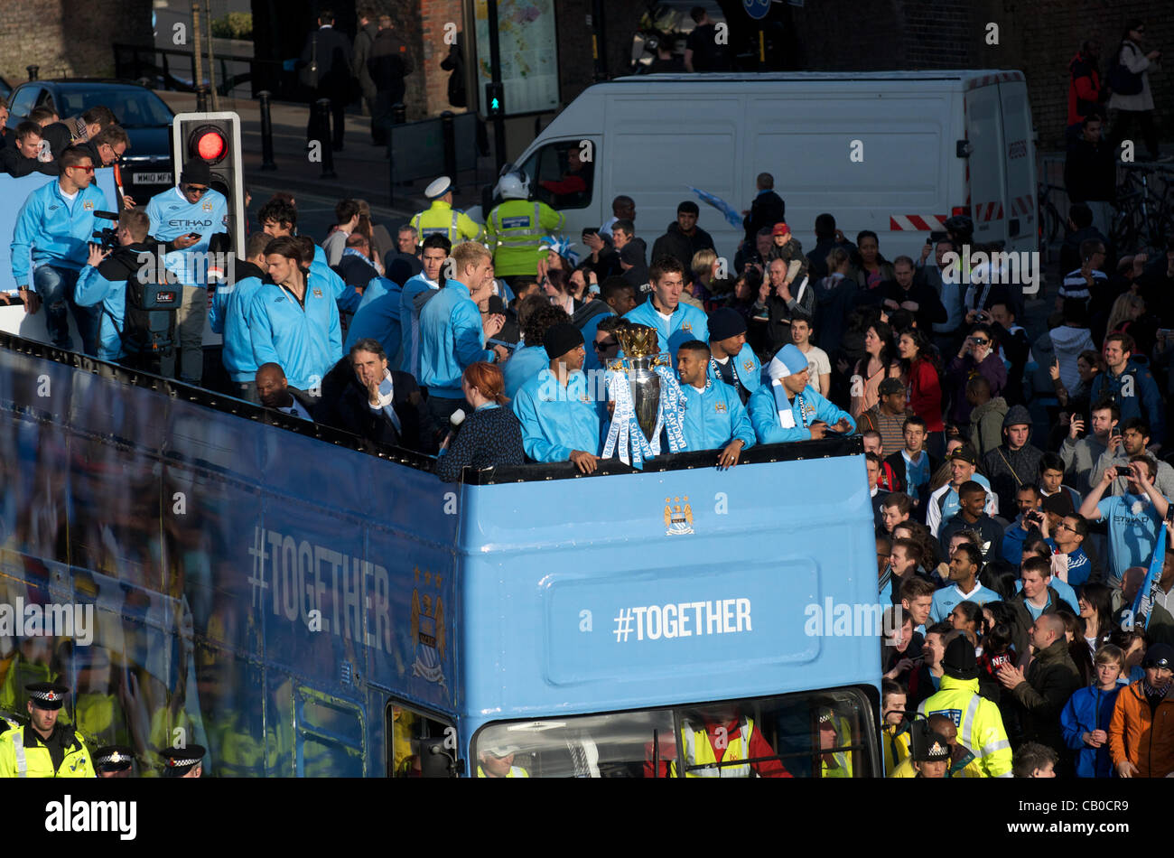 14-05-2012 Manchester, Royaume-Uni - Manchester City a poursuivi en bus à défiler dans le centre-ville après avoir remporté le titre de la Barclays Premier League pour la première fois depuis 1968 Banque D'Images